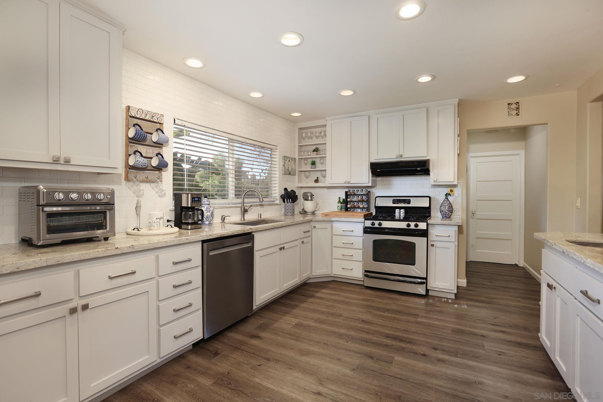 Detail Gallery Image 6 of 29 For 1687  Gecko Road, Vista,  CA 92083 - 4 Beds | 4/1 Baths