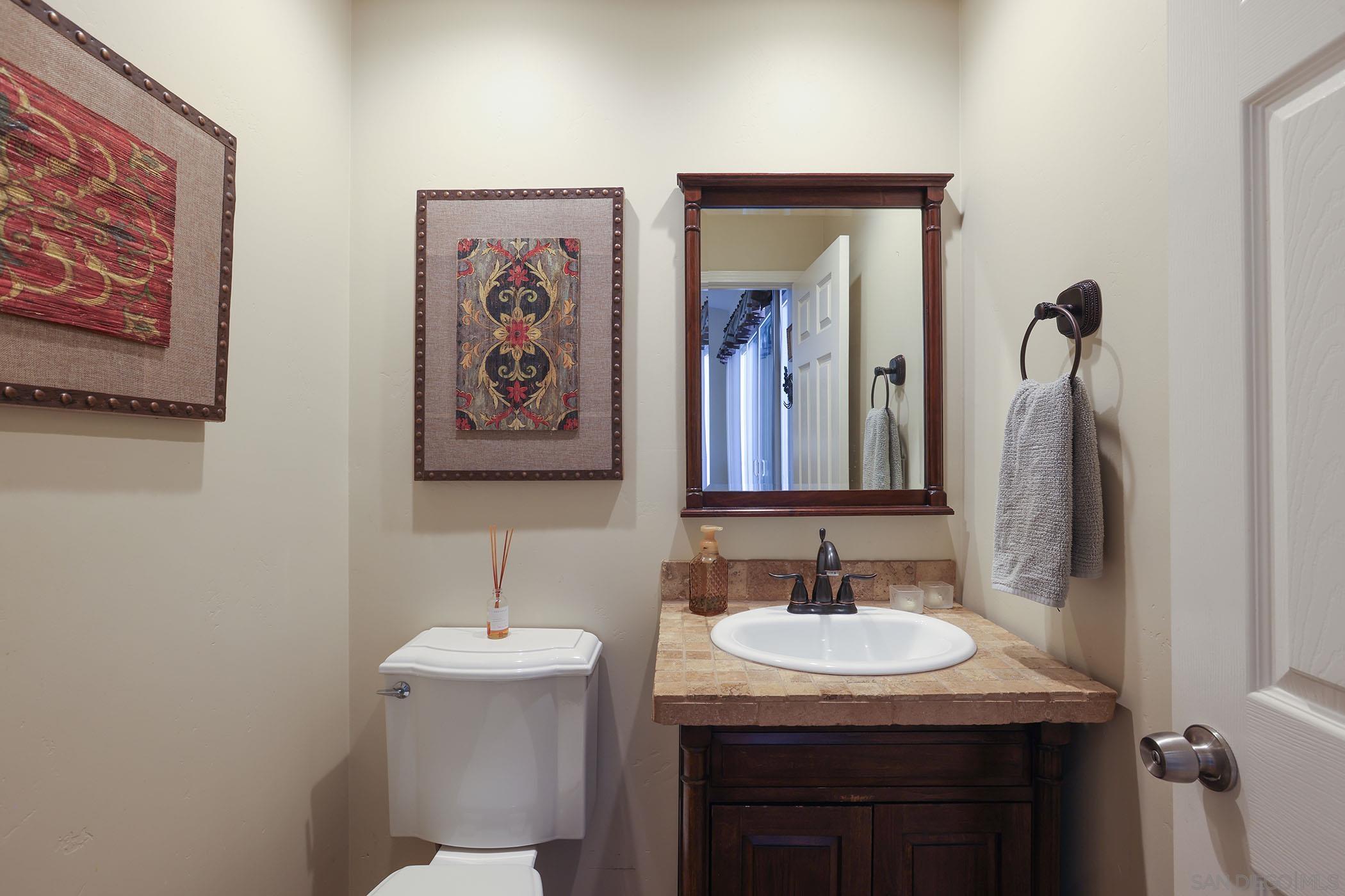 Detail Gallery Image 10 of 29 For 1687  Gecko Road, Vista,  CA 92083 - 4 Beds | 4/1 Baths