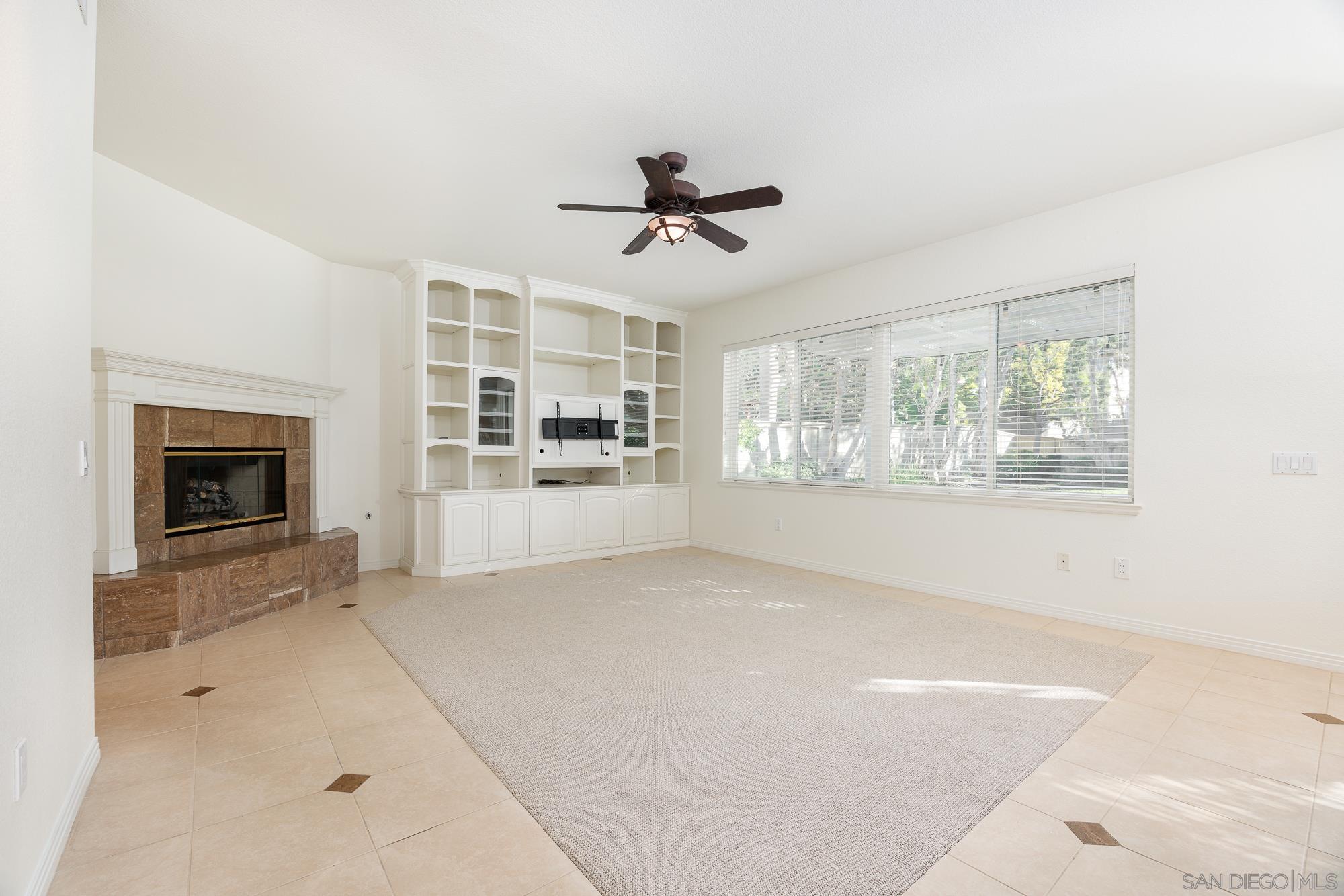 Detail Gallery Image 12 of 52 For 3827  Torrey Hill Lane, San Diego,  CA 92130 - 4 Beds | 3/1 Baths