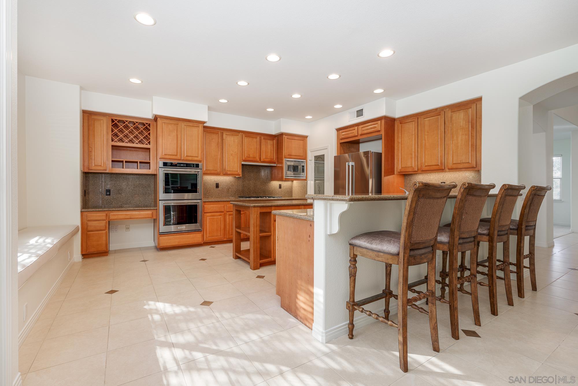 Detail Gallery Image 14 of 52 For 3827  Torrey Hill Lane, San Diego,  CA 92130 - 4 Beds | 3/1 Baths