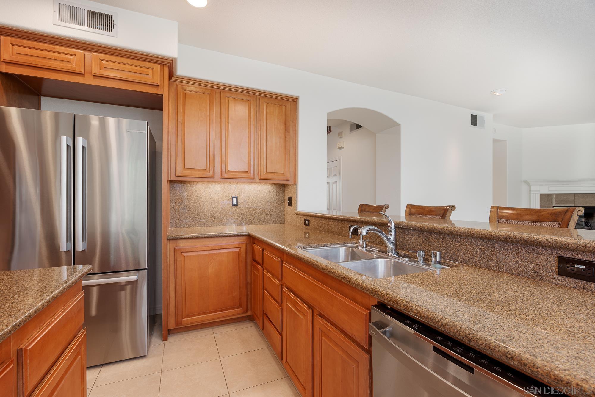 Detail Gallery Image 15 of 52 For 3827  Torrey Hill Lane, San Diego,  CA 92130 - 4 Beds | 3/1 Baths