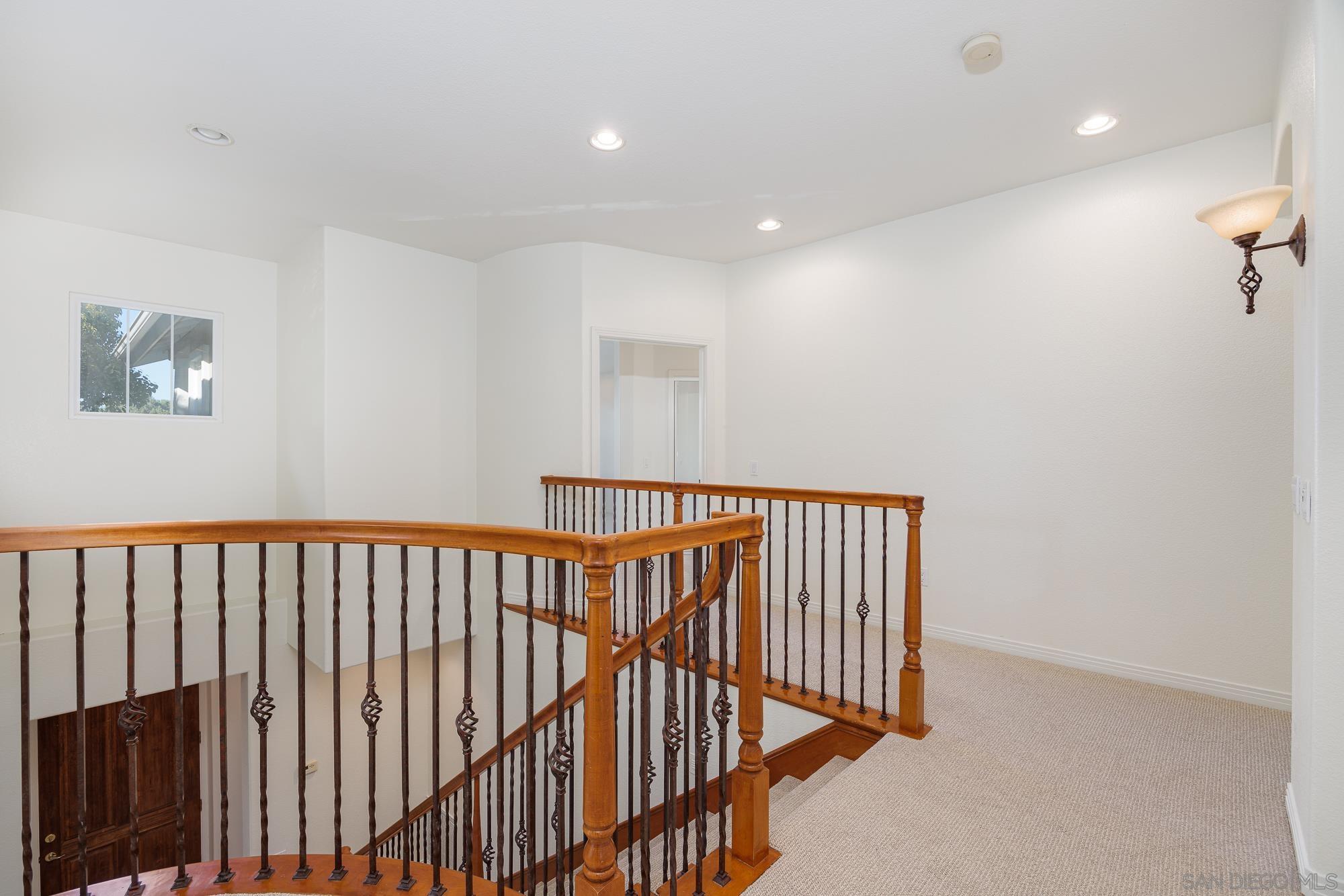 Detail Gallery Image 25 of 52 For 3827  Torrey Hill Lane, San Diego,  CA 92130 - 4 Beds | 3/1 Baths