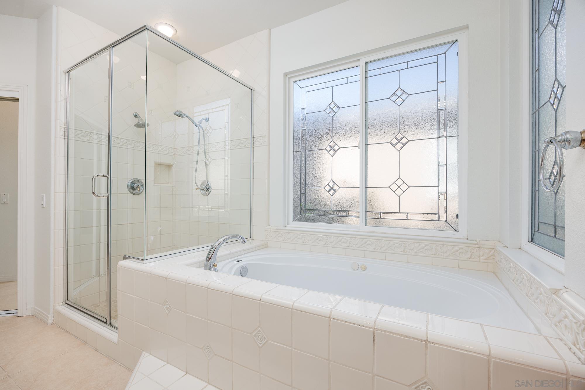 Detail Gallery Image 28 of 52 For 3827  Torrey Hill Lane, San Diego,  CA 92130 - 4 Beds | 3/1 Baths