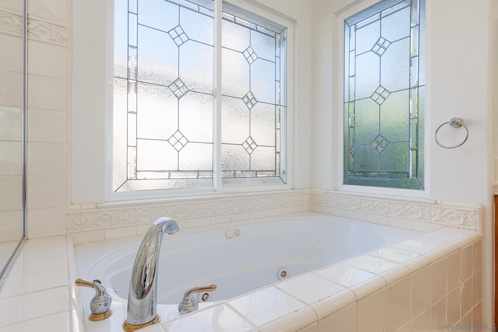 Detail Gallery Image 29 of 52 For 3827  Torrey Hill Lane, San Diego,  CA 92130 - 4 Beds | 3/1 Baths