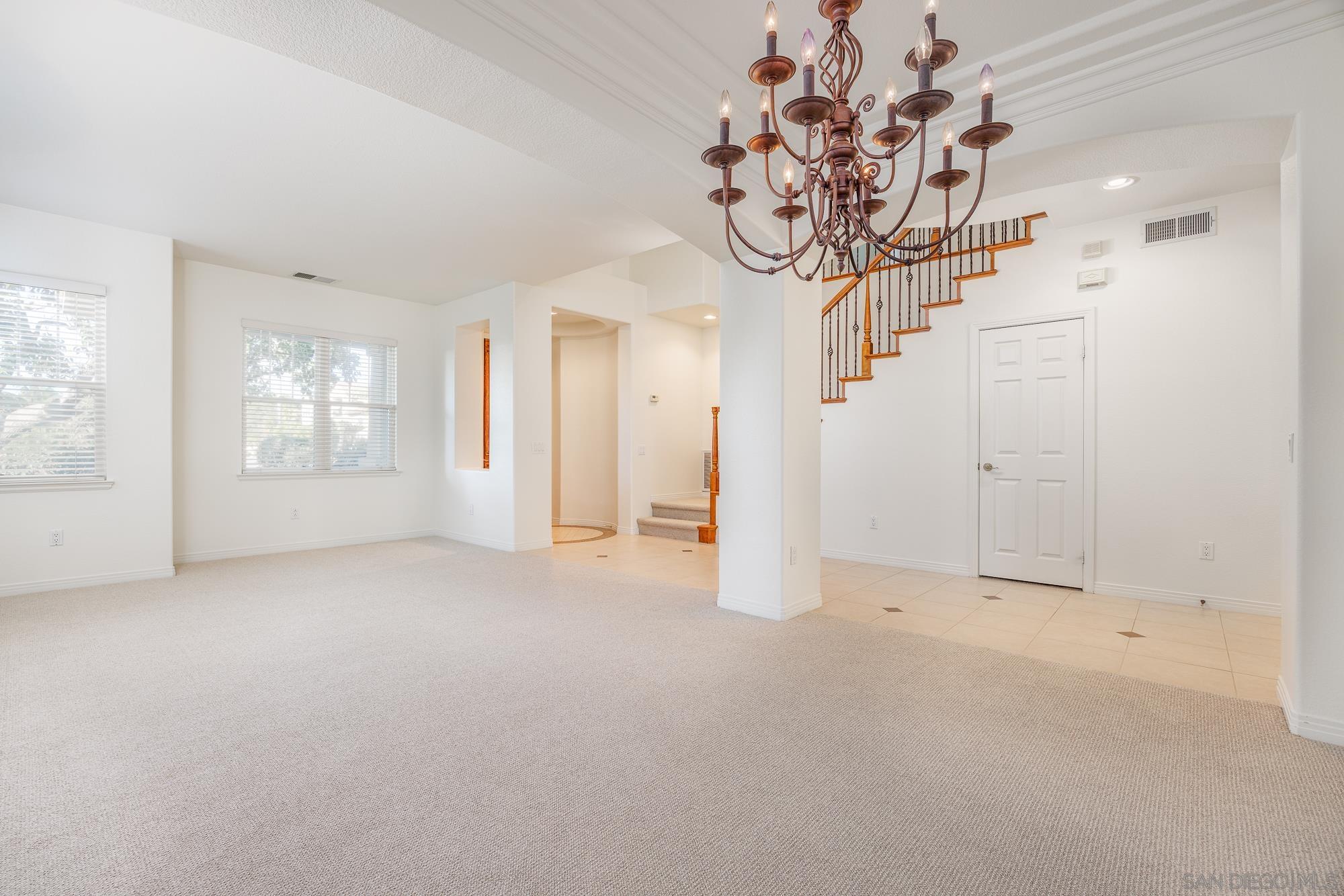 Detail Gallery Image 4 of 52 For 3827  Torrey Hill Lane, San Diego,  CA 92130 - 4 Beds | 3/1 Baths