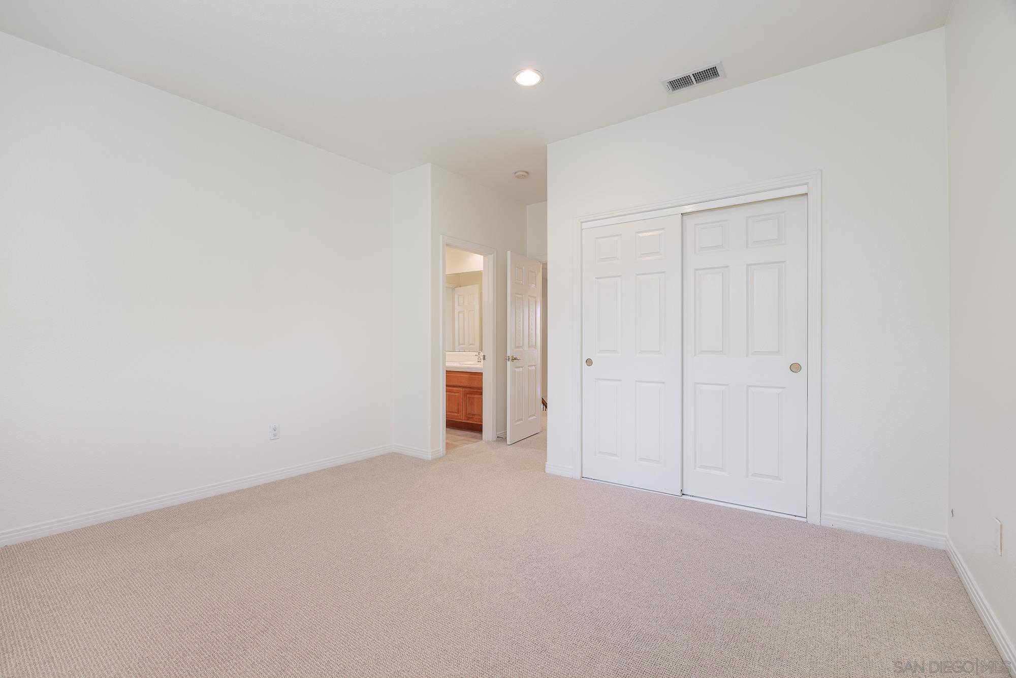 Detail Gallery Image 34 of 52 For 3827  Torrey Hill Lane, San Diego,  CA 92130 - 4 Beds | 3/1 Baths