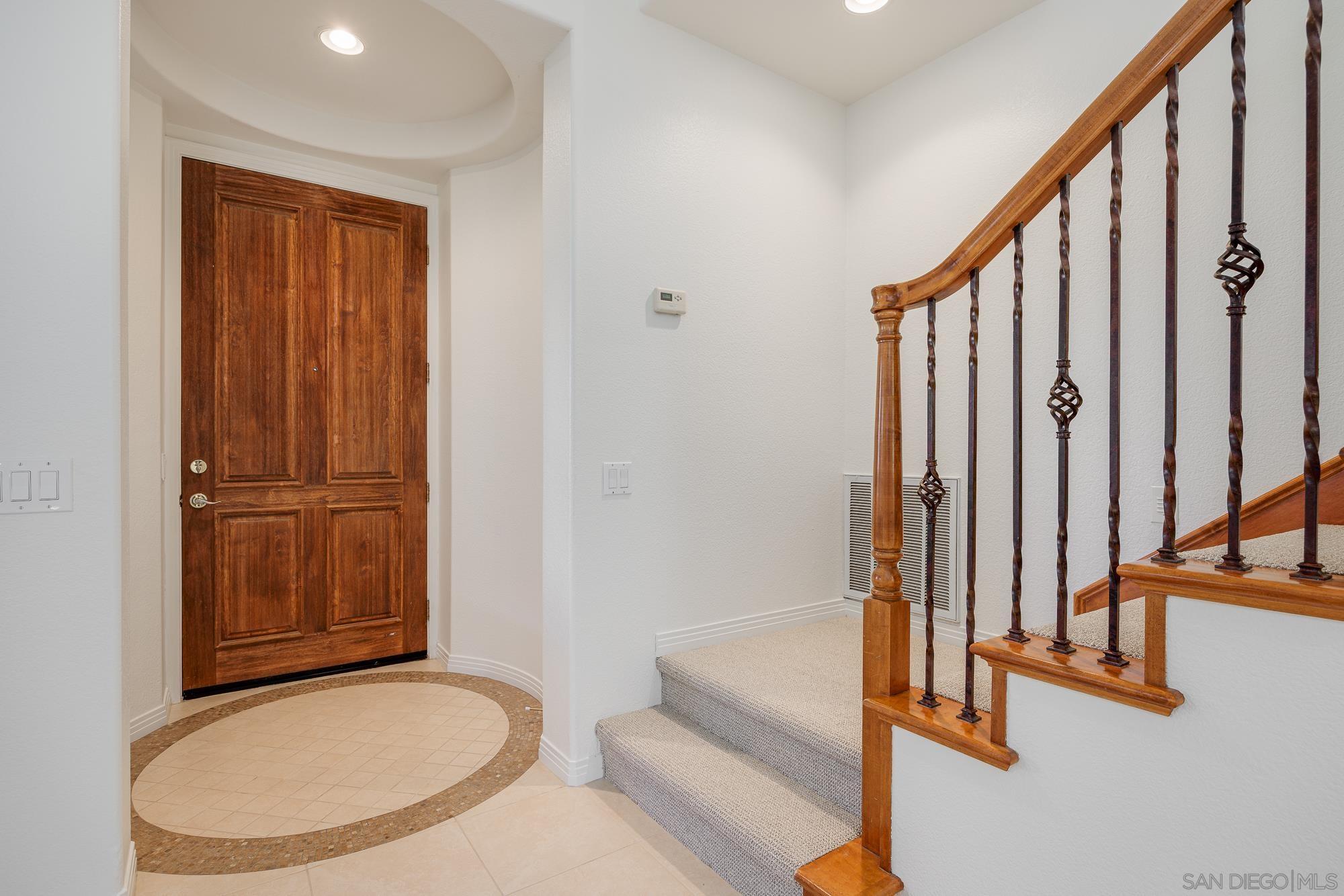 Detail Gallery Image 7 of 52 For 3827  Torrey Hill Lane, San Diego,  CA 92130 - 4 Beds | 3/1 Baths