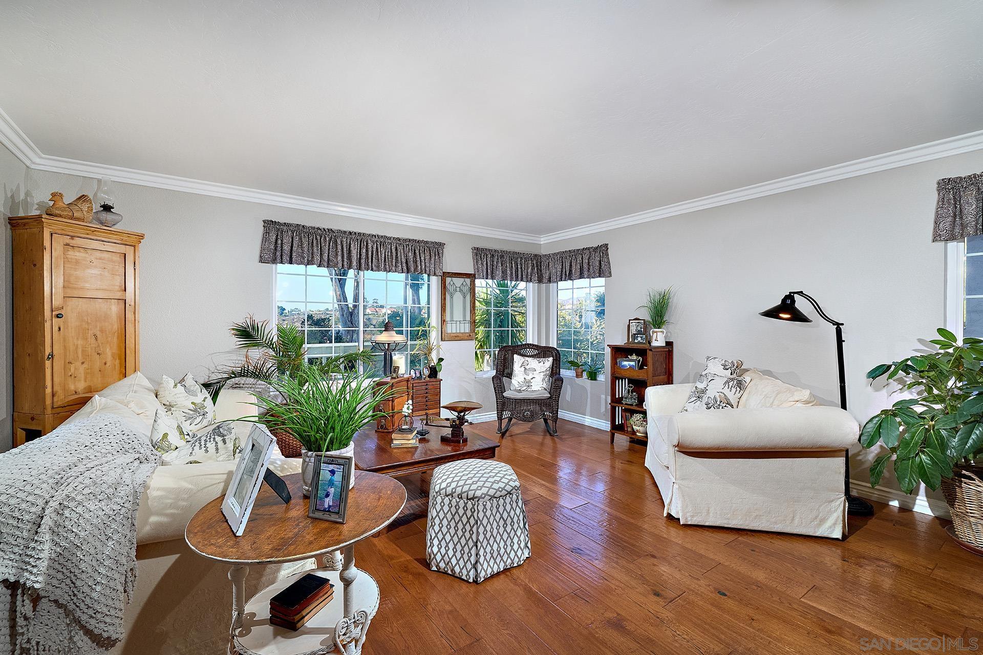 Detail Gallery Image 5 of 39 For 11464  Azucena Dr, San Diego,  CA 92124 - 3 Beds | 2/1 Baths