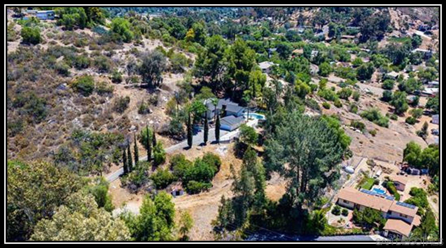 Detail Gallery Image 5 of 28 For 11251  Gem Hill Ln, Lakeside,  CA 92040 - 4 Beds | 2/1 Baths