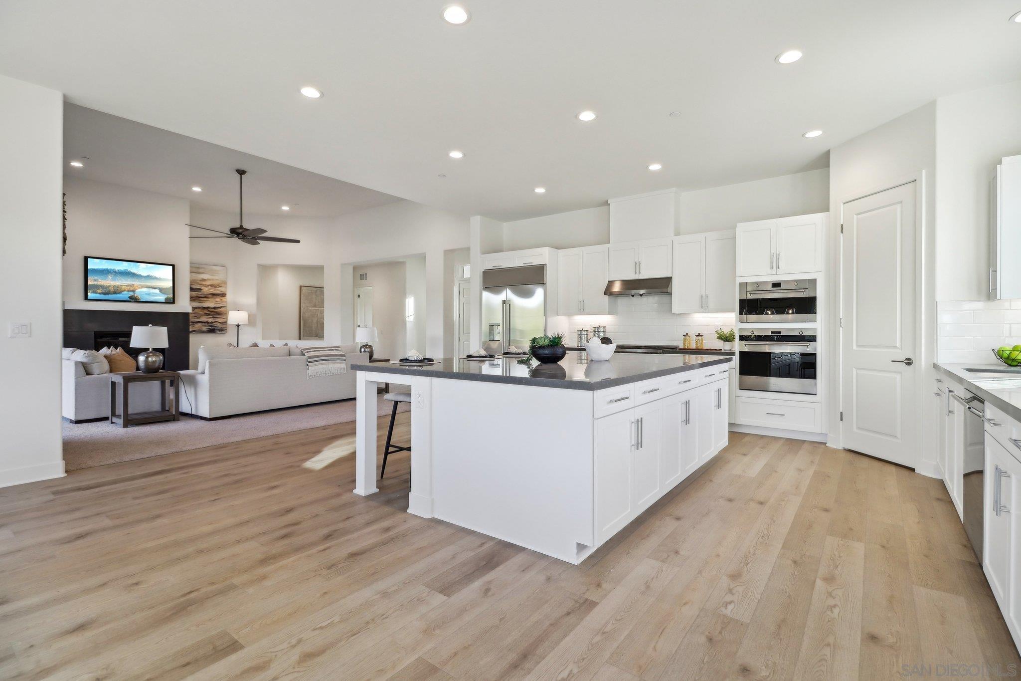 Front Image Thumbnail for SD250041377