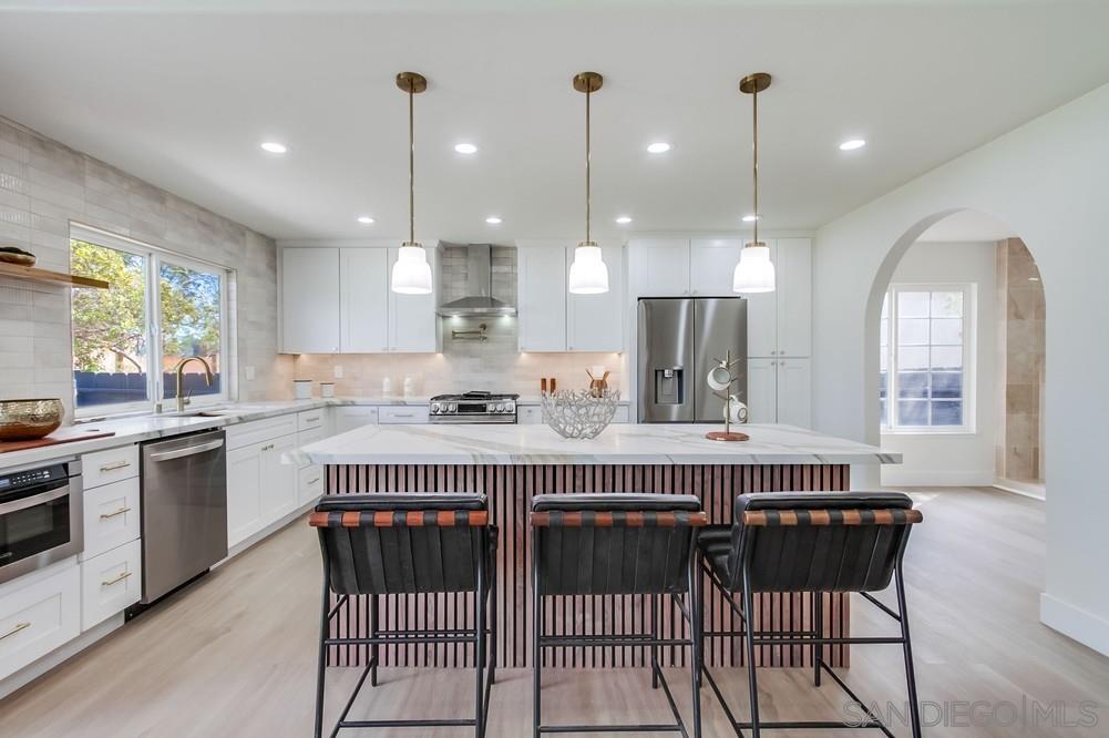 Front Image Thumbnail for SD250041379