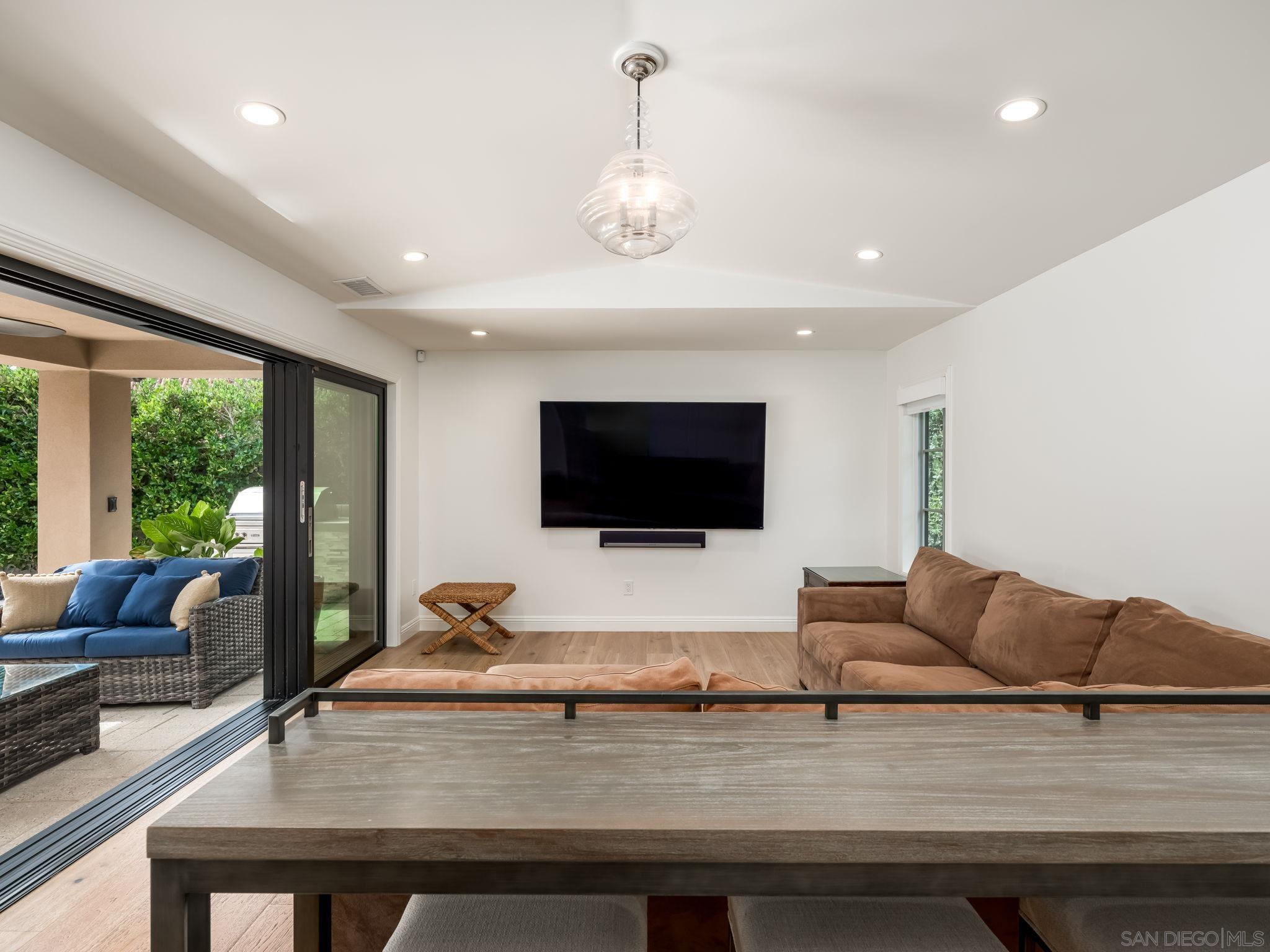 Detail Gallery Image 20 of 45 For 1879  Tahiti Drive, Costa Mesa,  CA 92626 - 4 Beds | 3/1 Baths