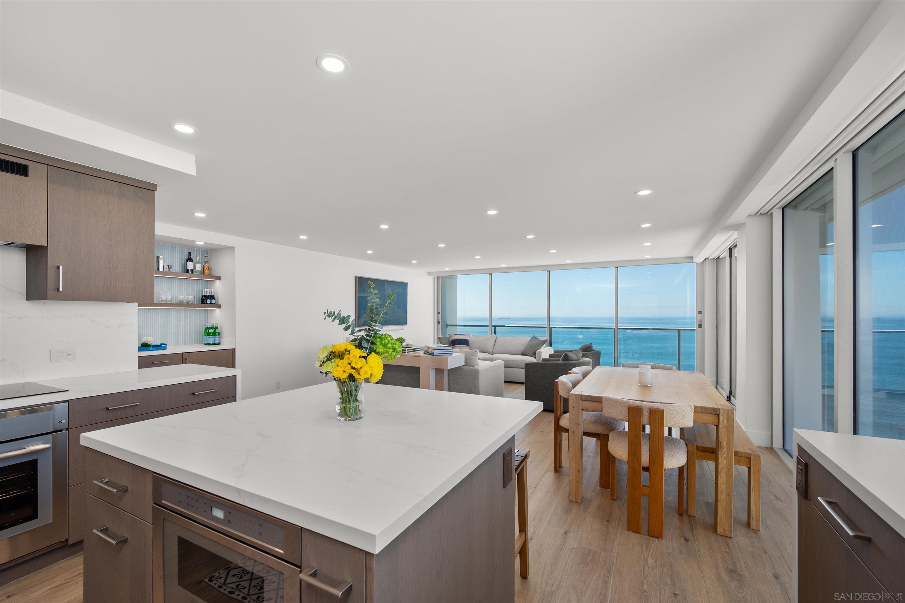 Detail Gallery Image 12 of 30 For 1730  Avenida Del Mundo  1608, Coronado,  CA 92118 - 2 Beds | 2 Baths