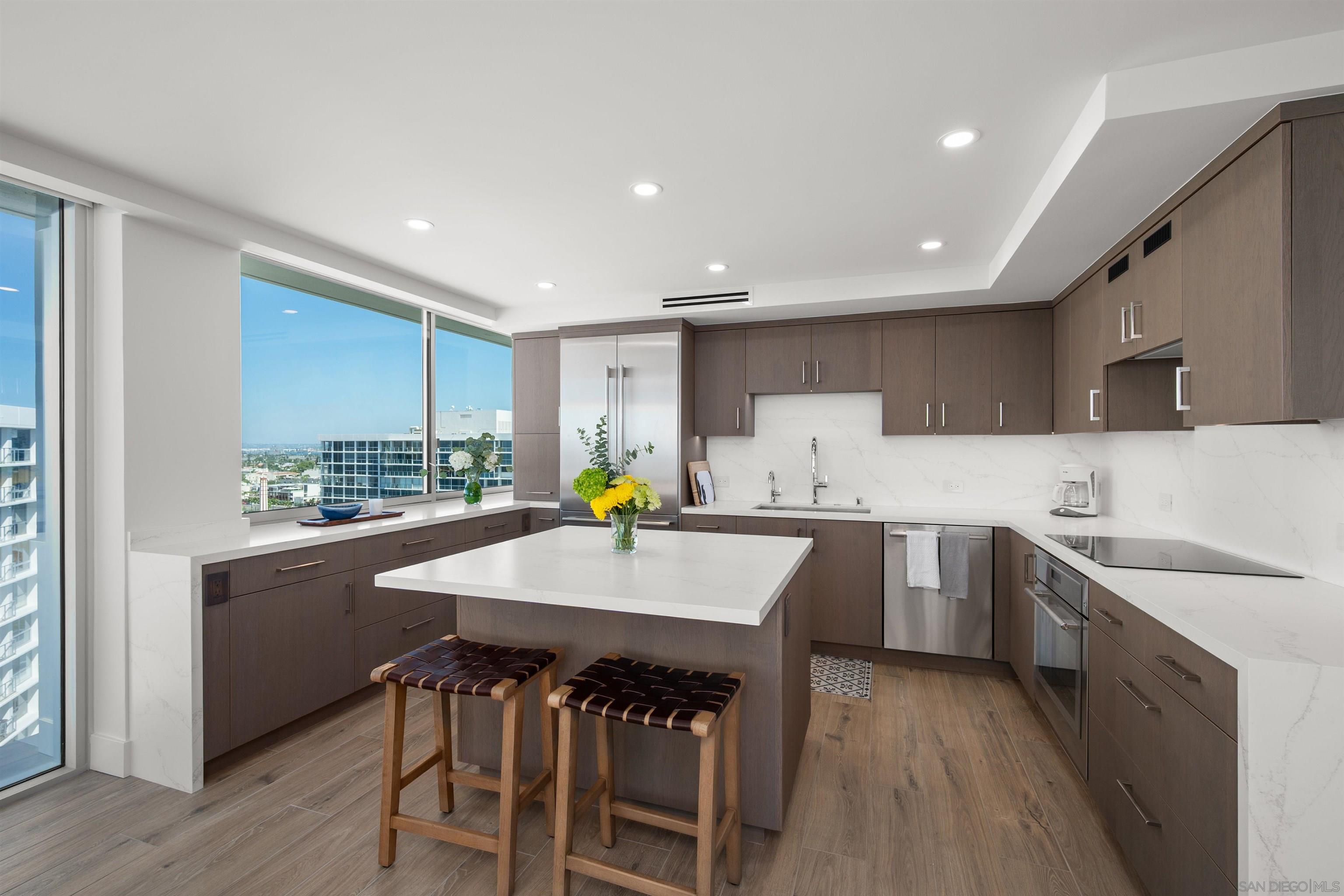 Detail Gallery Image 13 of 30 For 1730  Avenida Del Mundo  1608, Coronado,  CA 92118 - 2 Beds | 2 Baths