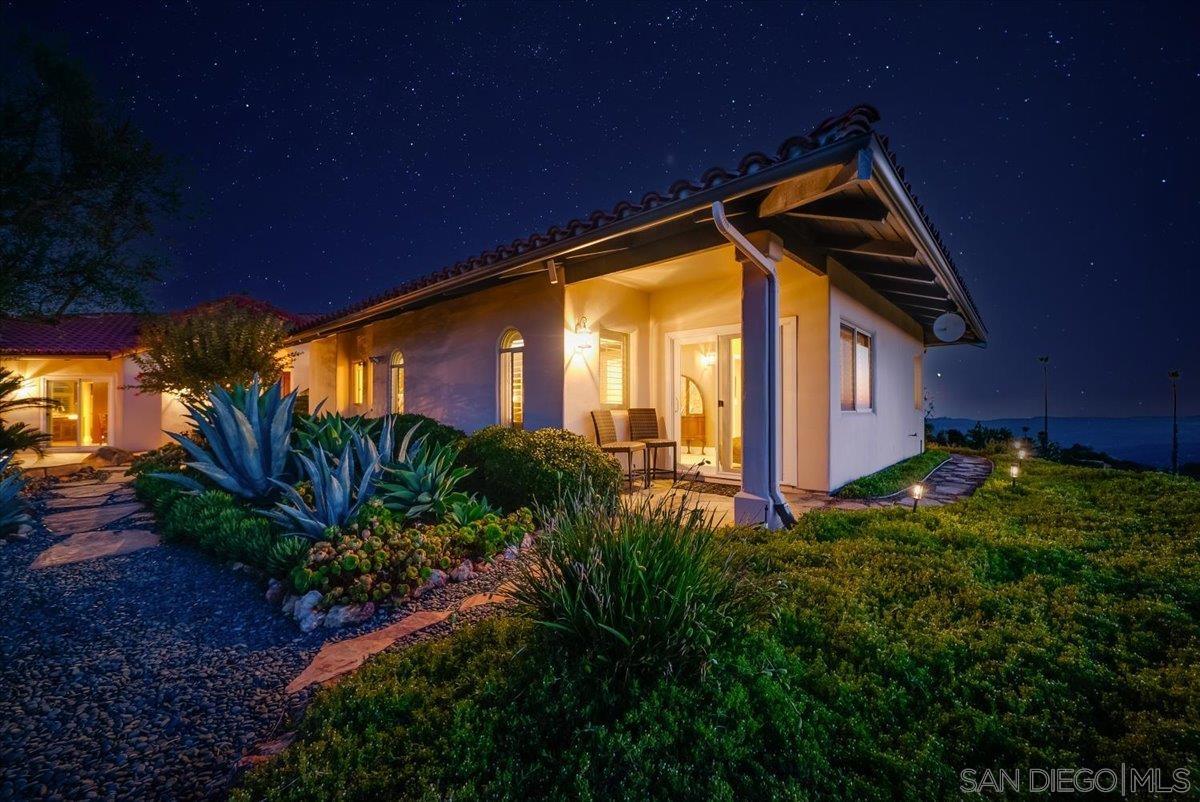 Detail Gallery Image 8 of 70 For 14193  Ridge Canyon Road, Valley Center,  CA 92082 - 4 Beds | 3 Baths