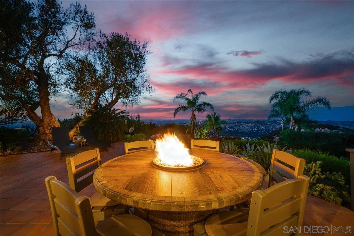 Detail Gallery Image 9 of 70 For 14193  Ridge Canyon Road, Valley Center,  CA 92082 - 4 Beds | 3 Baths