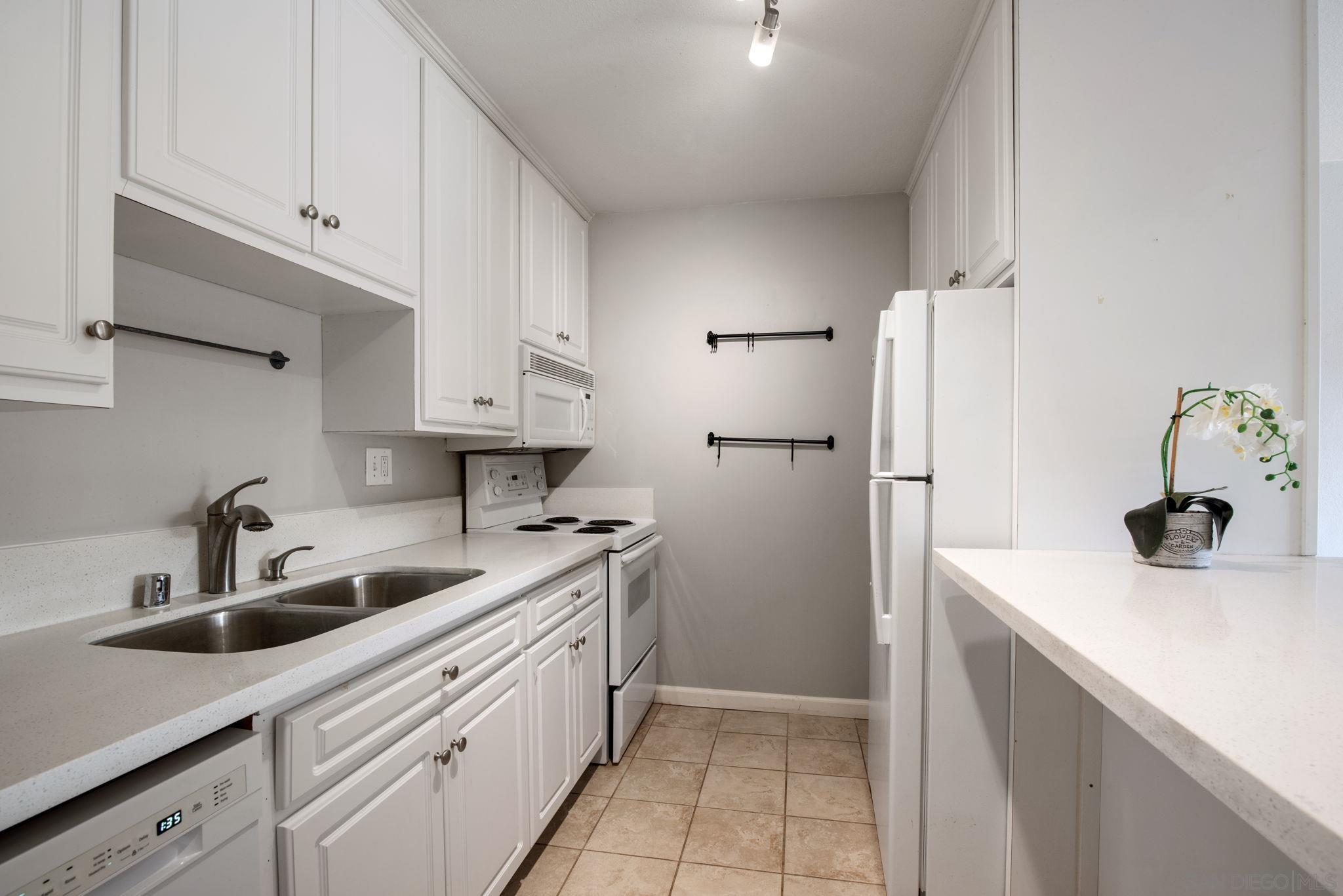 Detail Gallery Image 6 of 16 For 1645  Emerald St  1l, San Diego,  CA 92109 - 1 Beds | 1 Baths