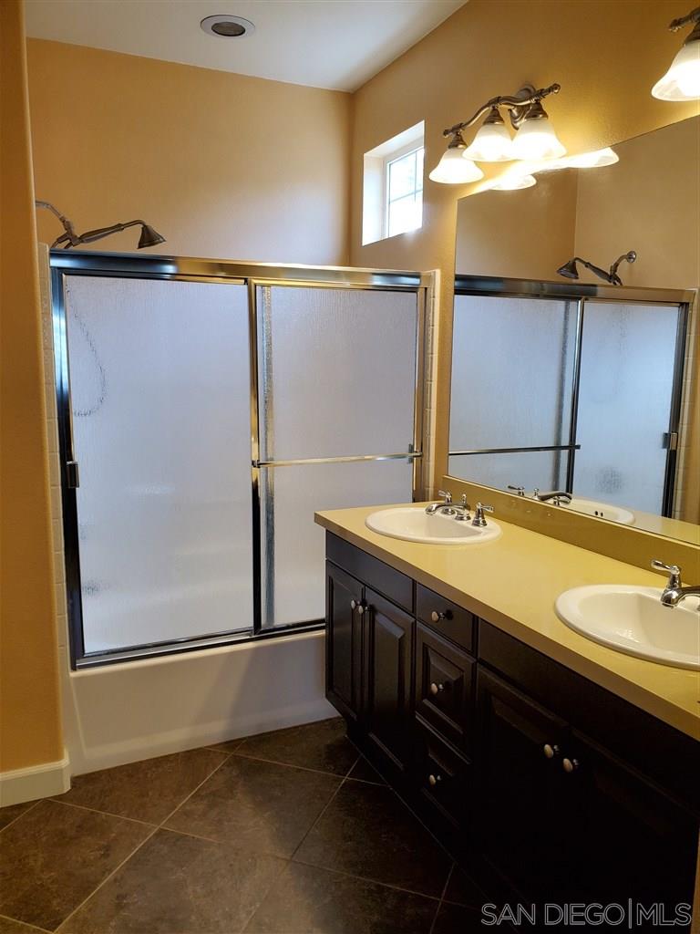 Detail Gallery Image 13 of 16 For 3037  Cole Grade Dr, Santee,  CA 92071 - 3 Beds | 3 Baths