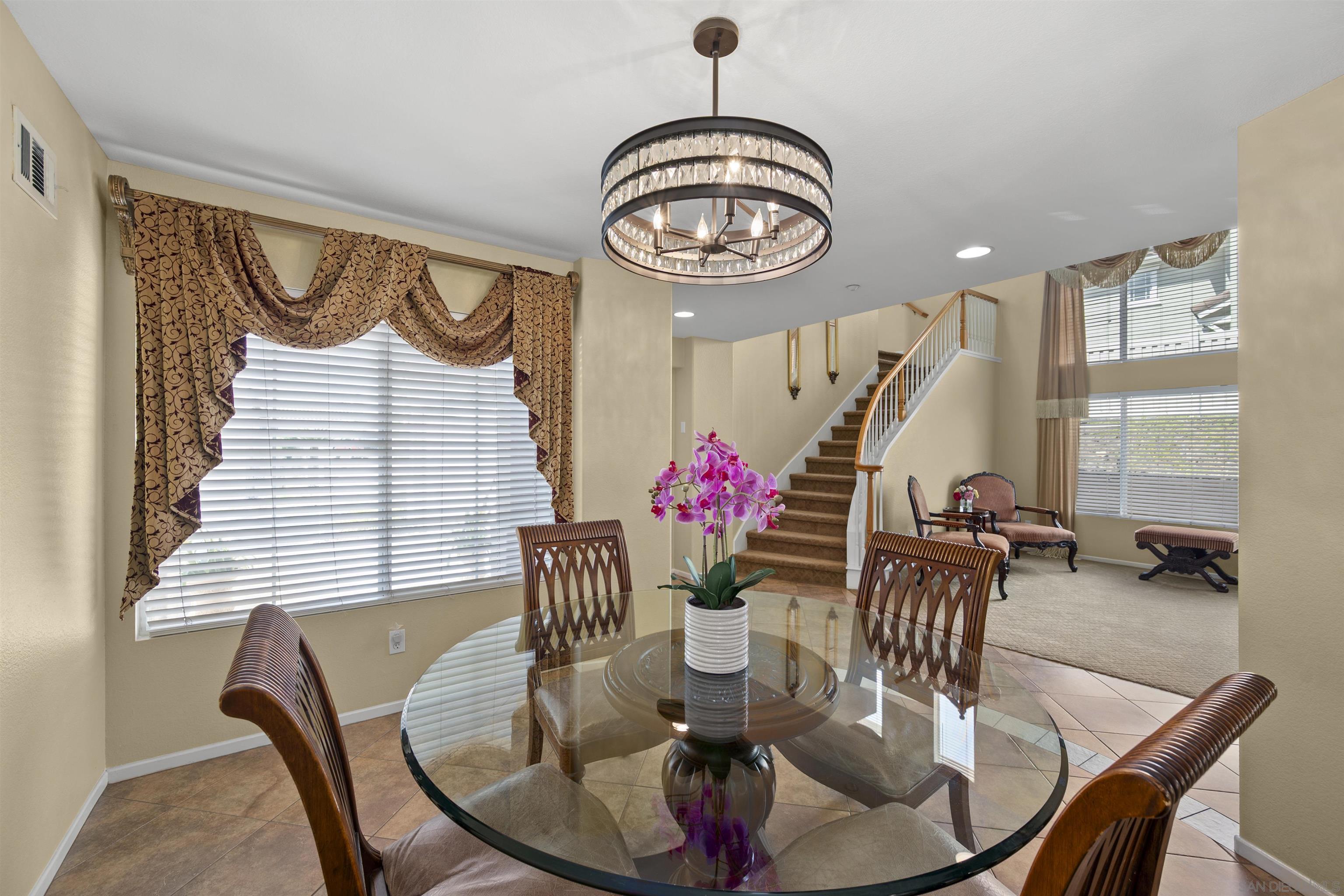 Detail Gallery Image 12 of 55 For 10145  Challenger Ct, Spring Valley,  CA 91978 - 5 Beds | 4 Baths