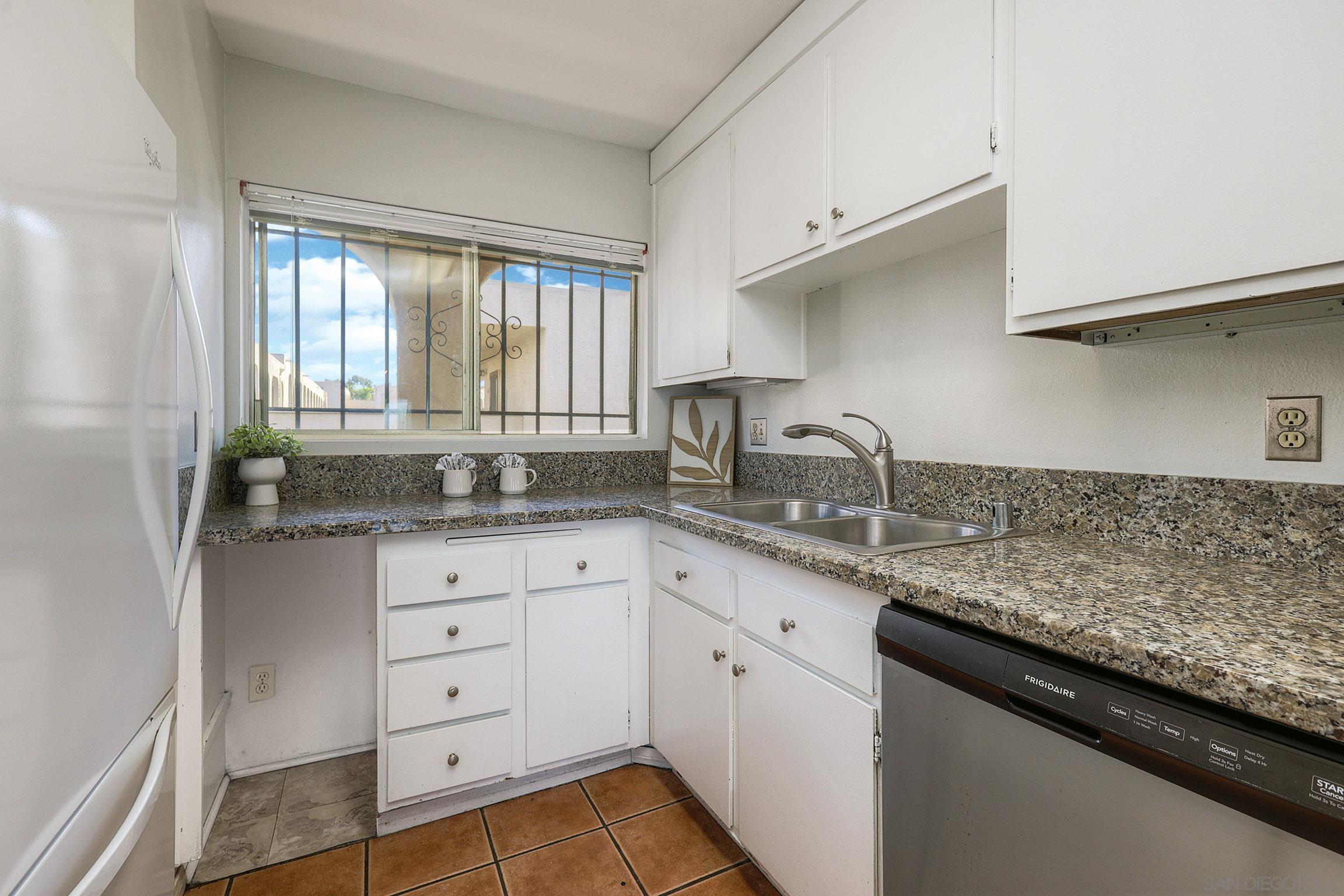 Detail Gallery Image 25 of 57 For 2514  Clairemont Drive  #306,  San Diego,  CA 92117 - 2 Beds | 2 Baths
