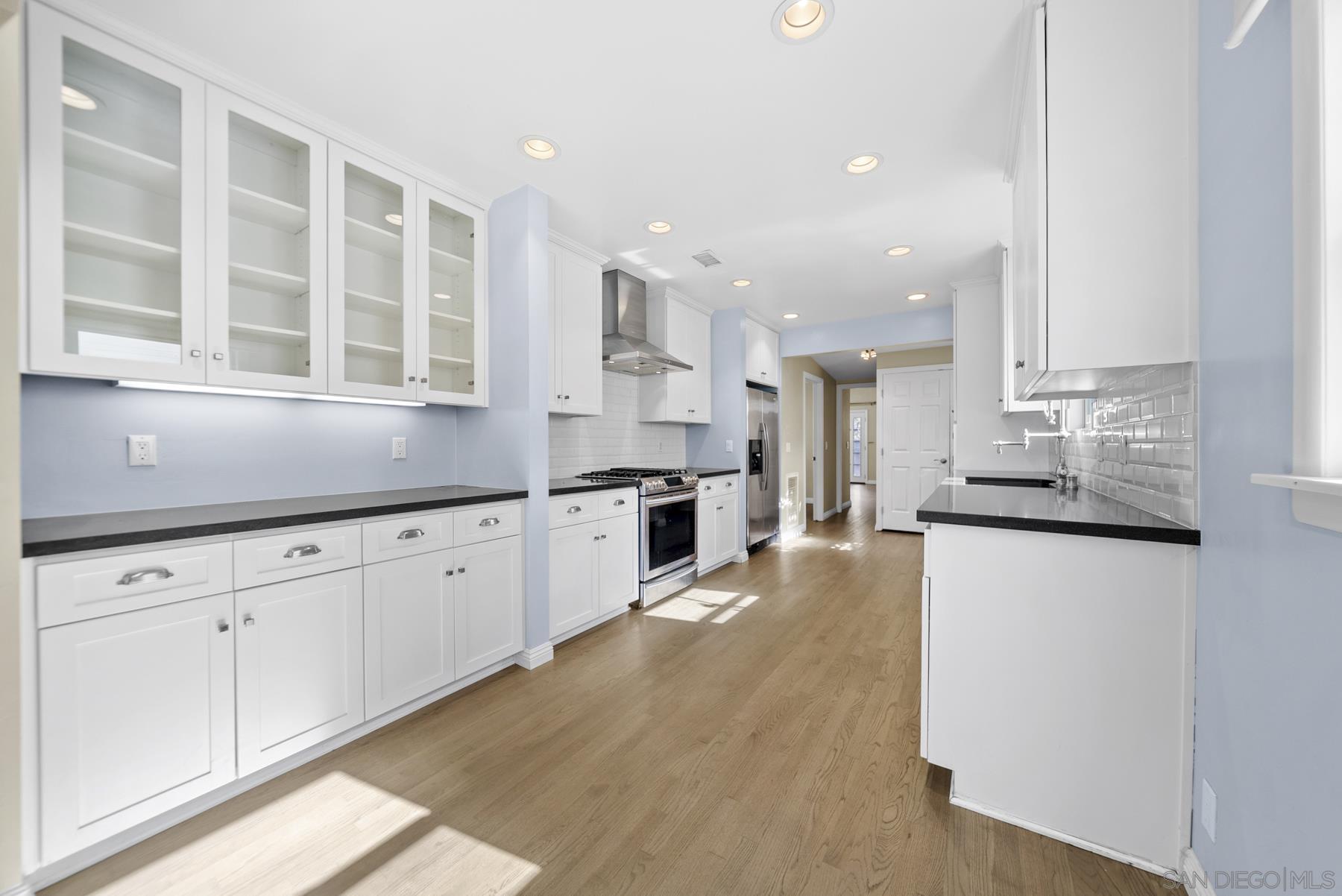 Detail Gallery Image 8 of 34 For 4171  1st Ave, San Diego,  CA 92103 - 3 Beds | 2 Baths