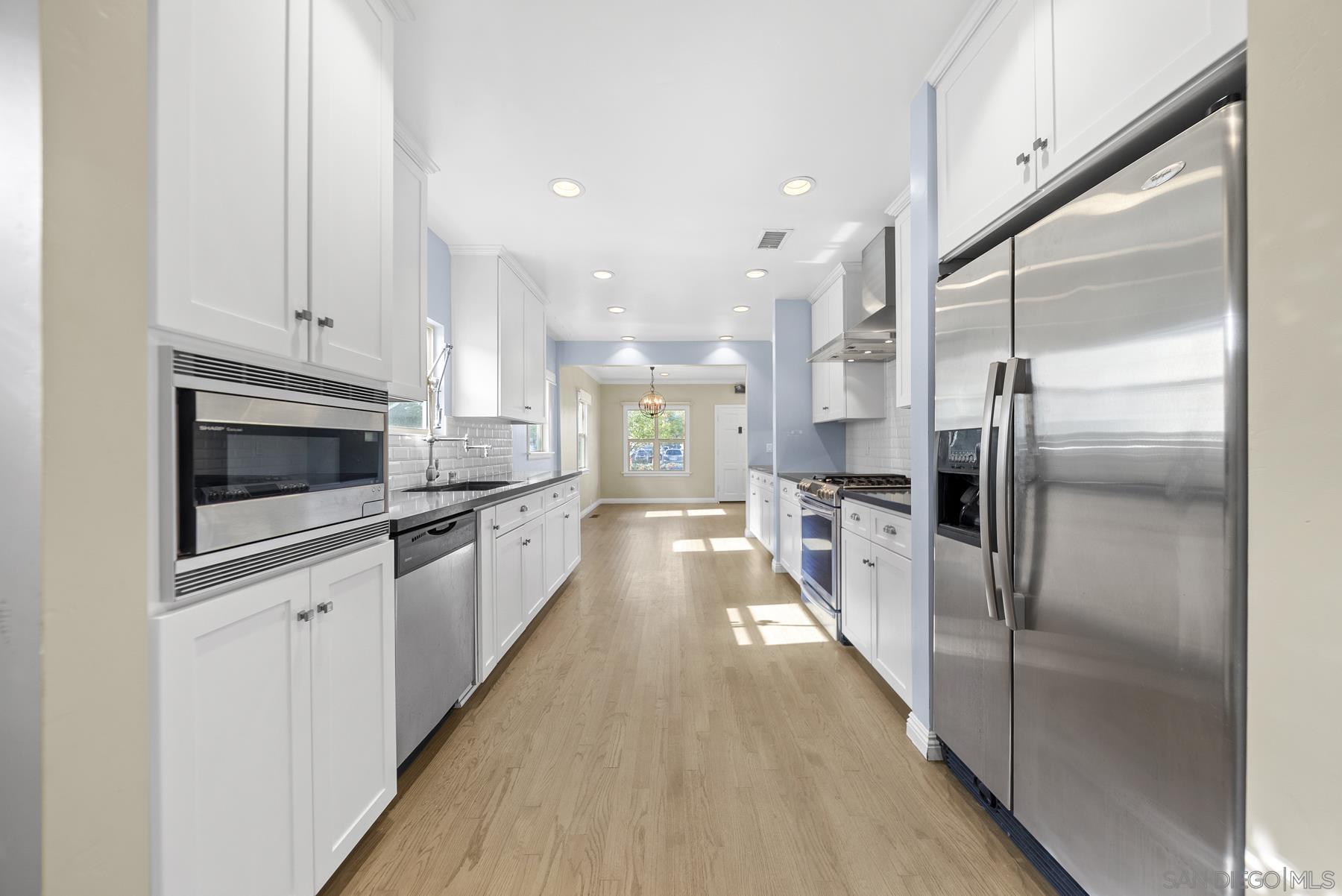 Detail Gallery Image 9 of 34 For 4171  1st Ave, San Diego,  CA 92103 - 3 Beds | 2 Baths