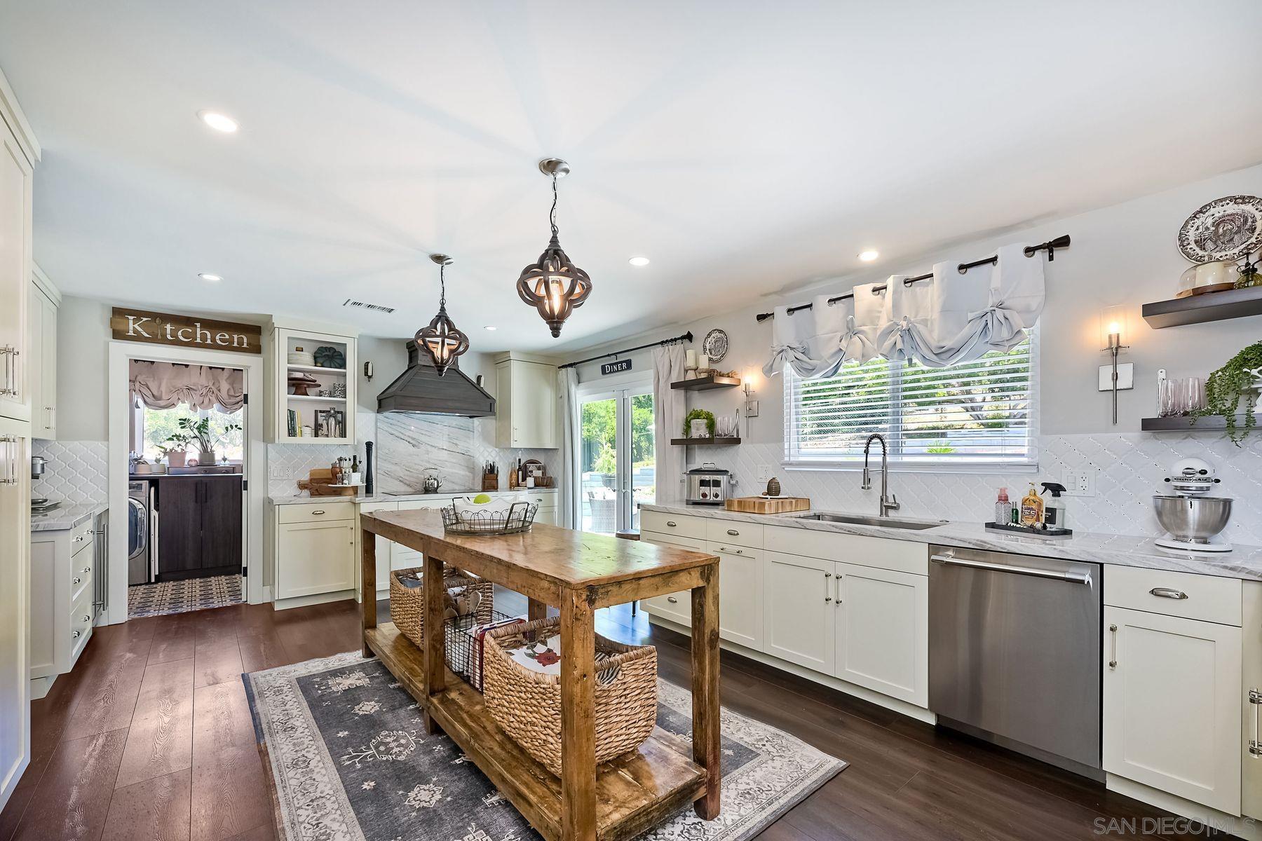 Detail Gallery Image 7 of 38 For 660  via Rancho Pkwy, Escondido,  CA 92029 - 4 Beds | 2/1 Baths