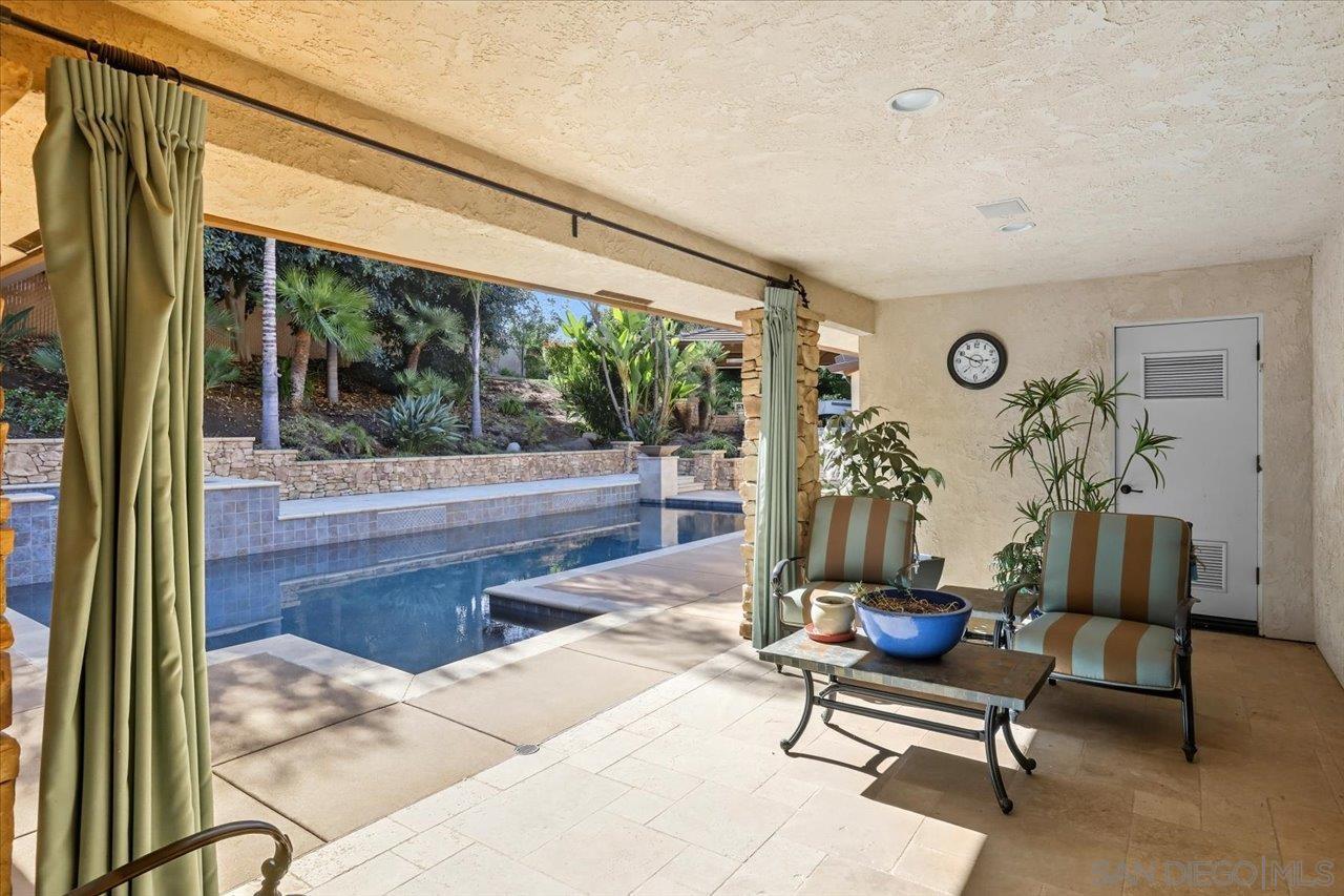 Detail Gallery Image 12 of 53 For 2927  Circle Drive, Escondido,  CA 92029 - 5 Beds | 2/1 Baths