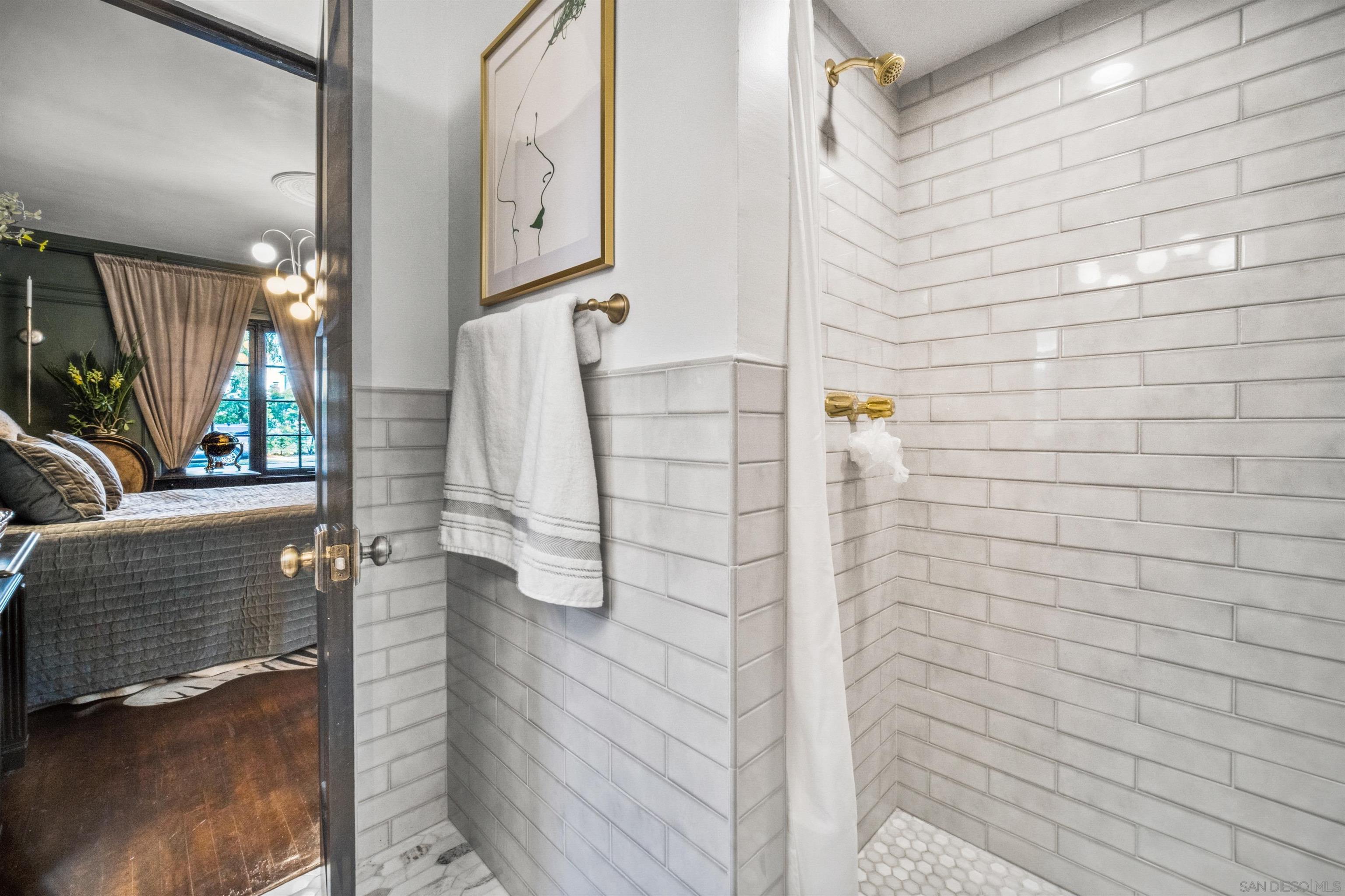 Detail Gallery Image 21 of 47 For 340  B Ave, Coronado,  CA 92118 - 4 Beds | 3 Baths