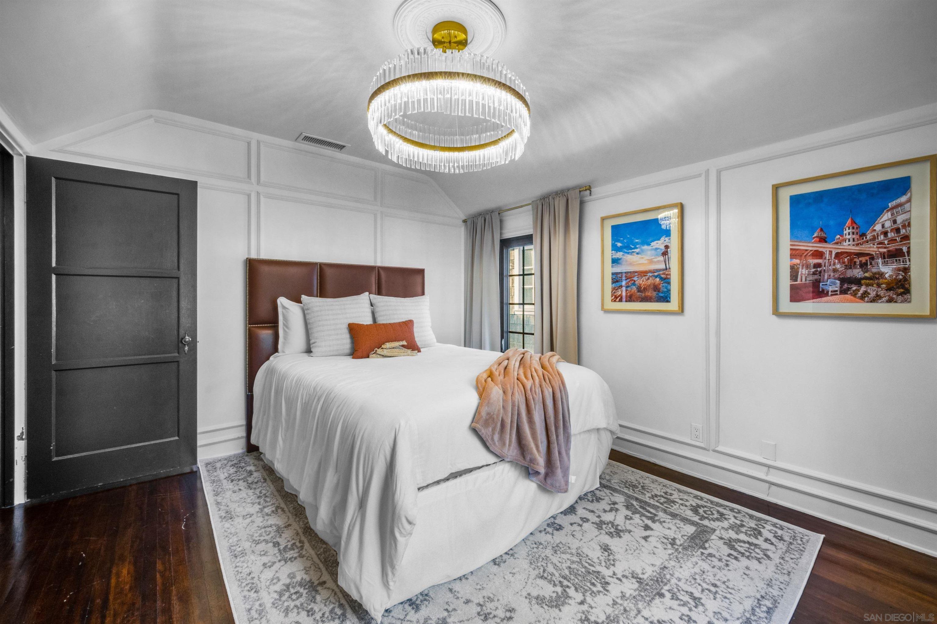 Detail Gallery Image 34 of 47 For 340  B Ave, Coronado,  CA 92118 - 4 Beds | 3 Baths