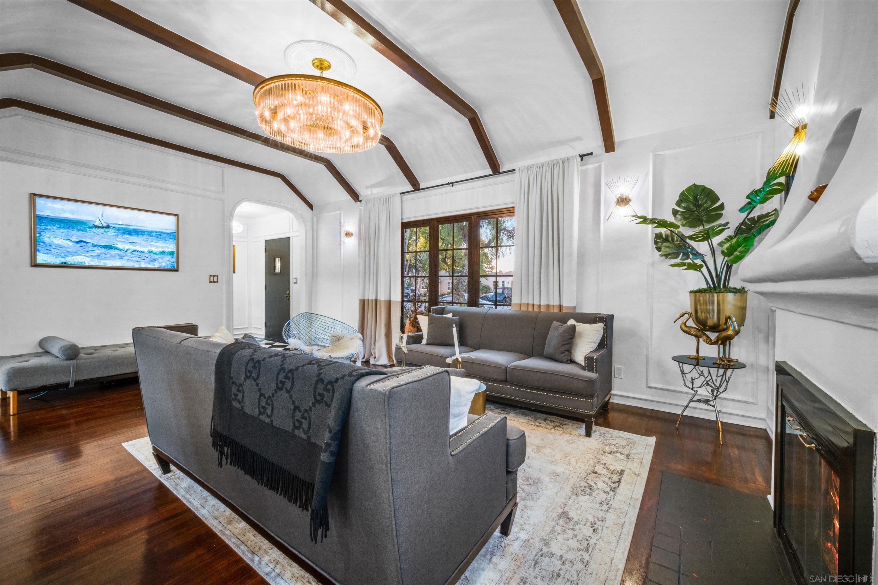 Detail Gallery Image 8 of 47 For 340  B Ave, Coronado,  CA 92118 - 4 Beds | 3 Baths