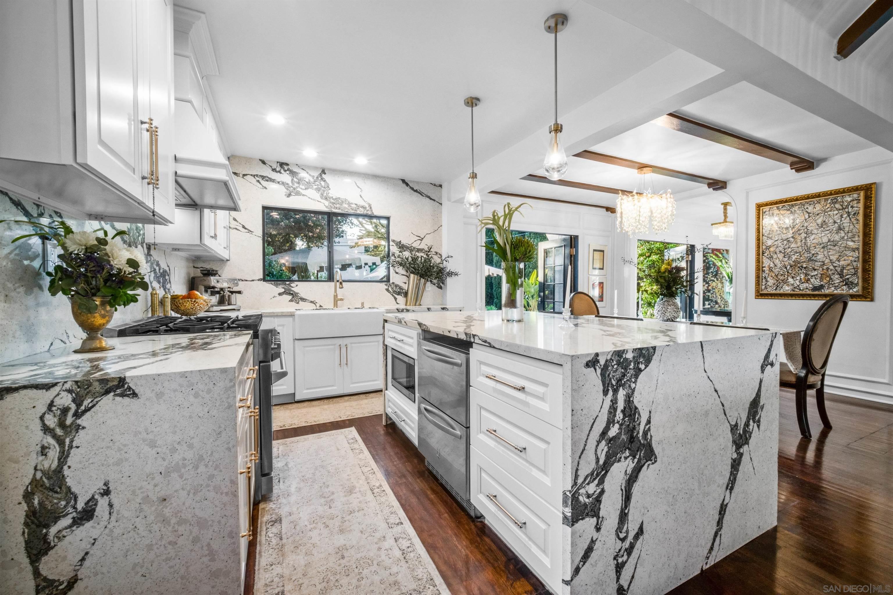 Detail Gallery Image 9 of 47 For 340  B Ave, Coronado,  CA 92118 - 4 Beds | 3 Baths