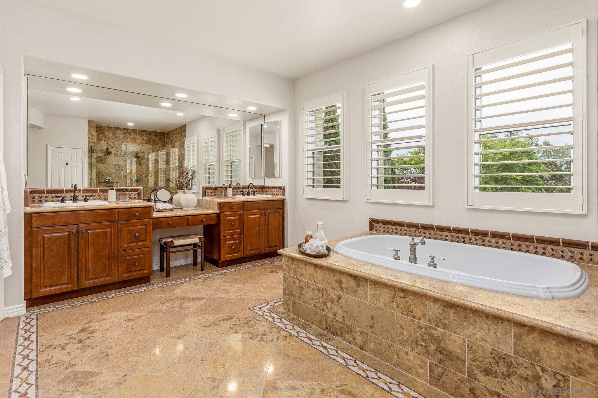 Detail Gallery Image 27 of 43 For 5582  Valerio Trl, San Diego,  CA 92130 - 5 Beds | 3/1 Baths