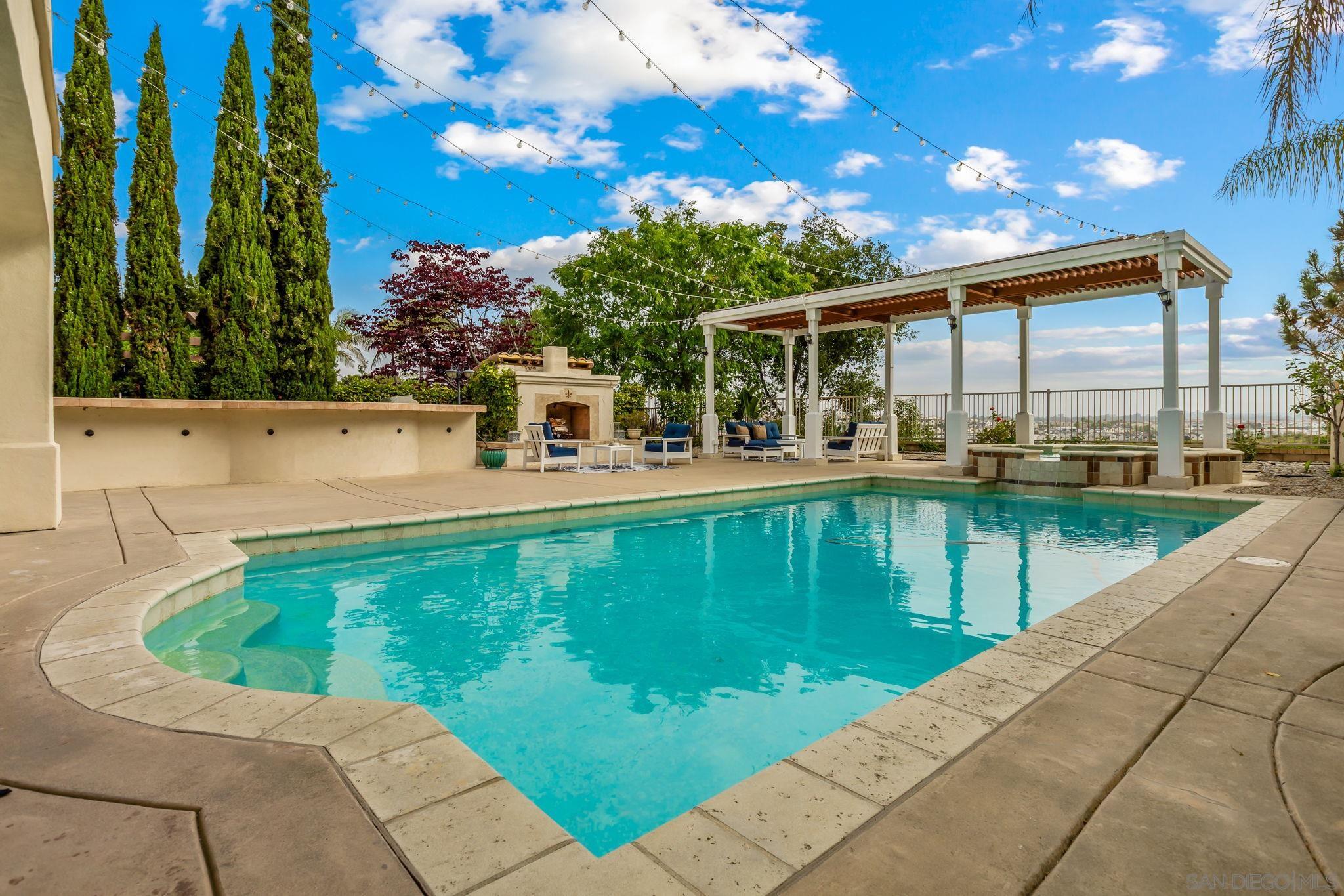 Detail Gallery Image 39 of 43 For 5582  Valerio Trl, San Diego,  CA 92130 - 5 Beds | 3/1 Baths