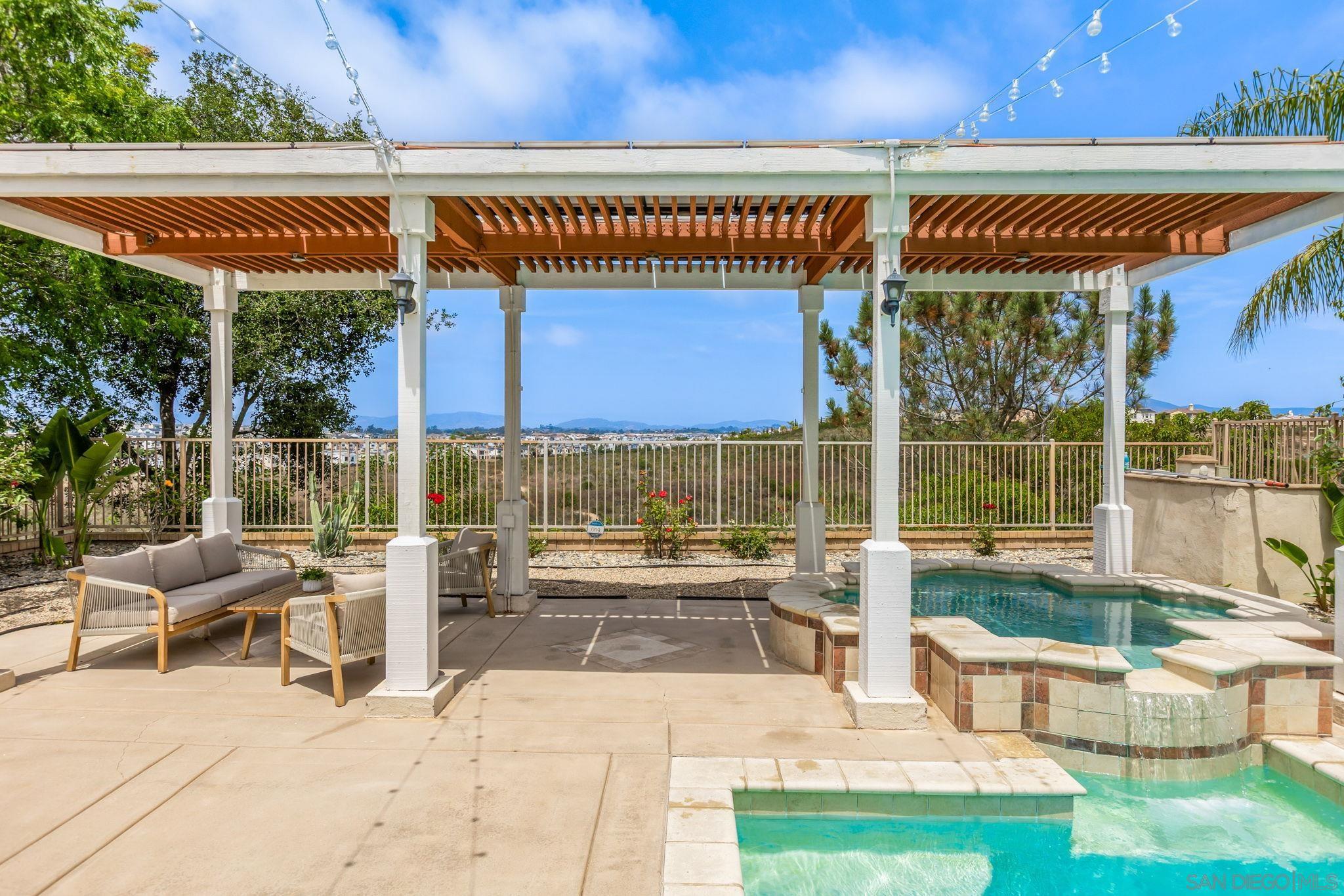 Detail Gallery Image 6 of 43 For 5582  Valerio Trl, San Diego,  CA 92130 - 5 Beds | 3/1 Baths