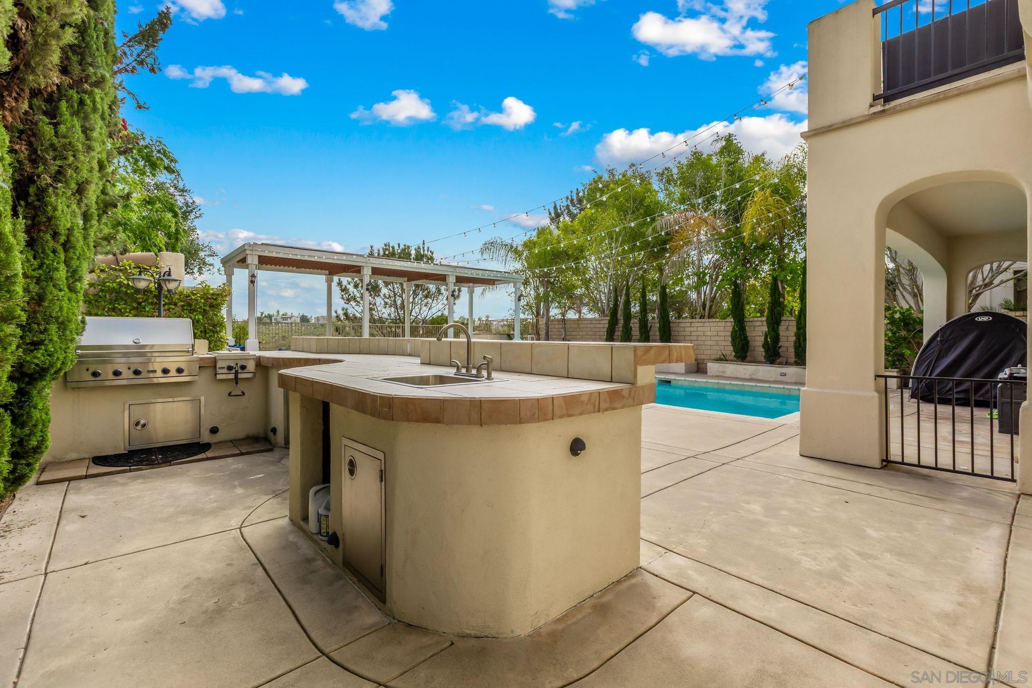 Detail Gallery Image 8 of 43 For 5582  Valerio Trl, San Diego,  CA 92130 - 5 Beds | 3/1 Baths