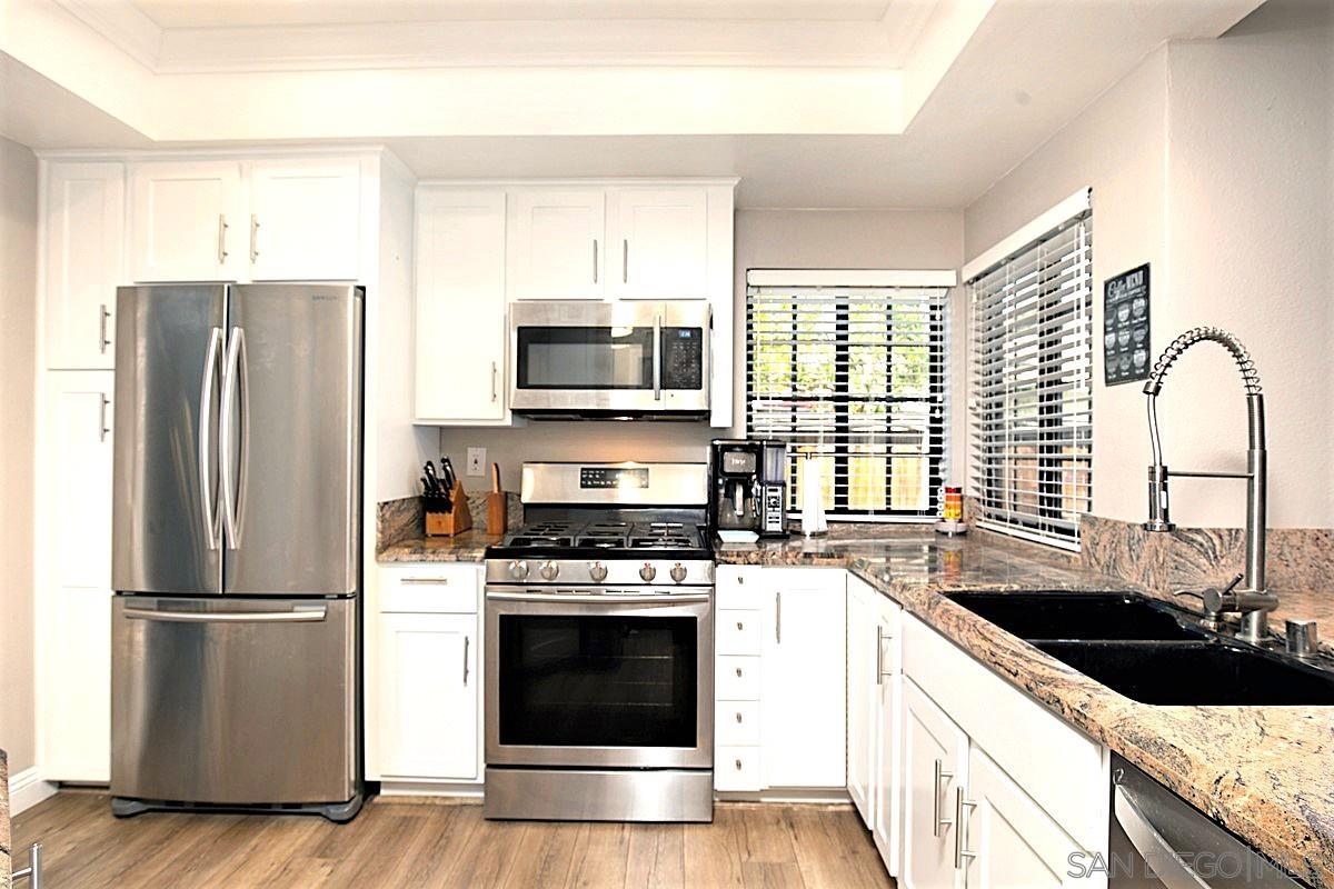 Detail Gallery Image 4 of 15 For 3949  Caminito Del Mar Surf, San Diego,  CA 92130 - 3 Beds | 2/1 Baths