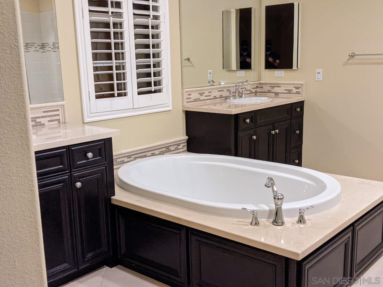 Detail Gallery Image 10 of 14 For 8490  Mathis Pl, San Diego,  CA 92127 - 5 Beds | 3 Baths