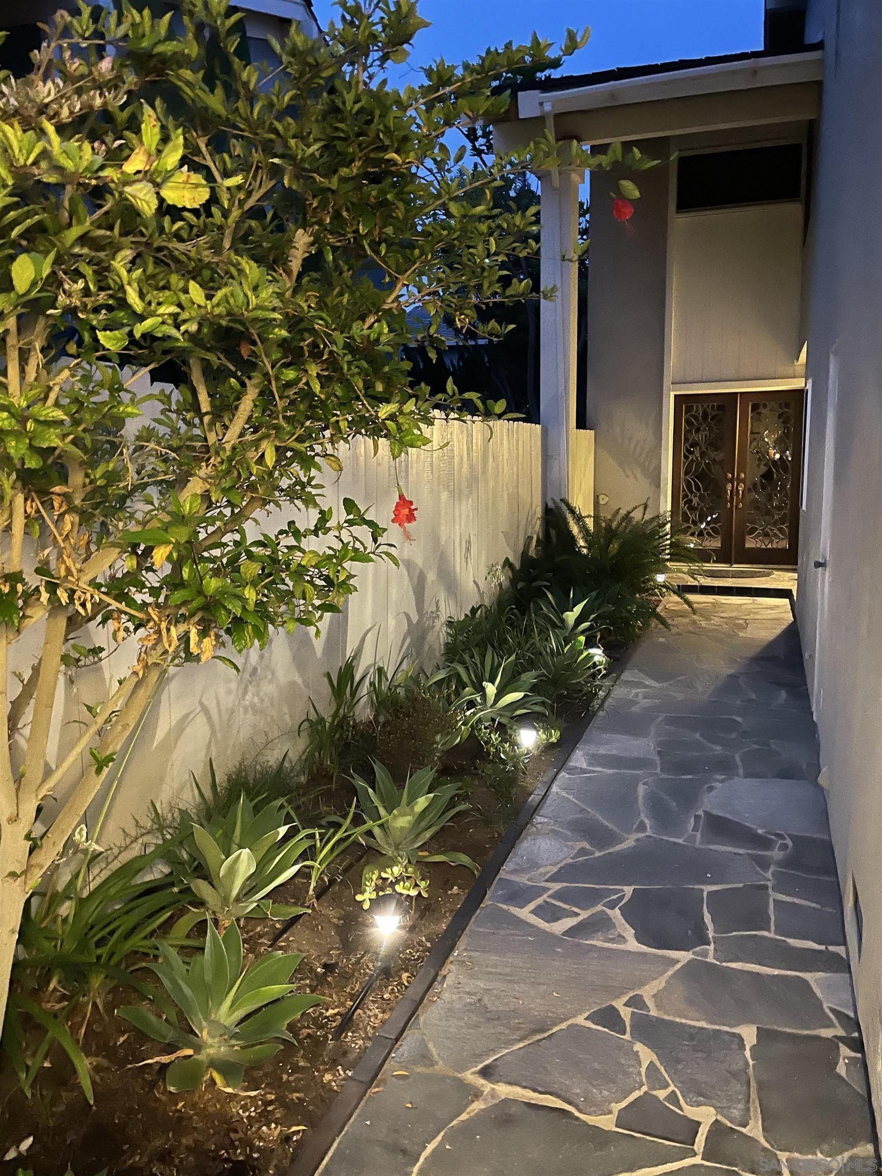 Detail Gallery Image 3 of 13 For 32  Catspaw Cape, Coronado,  CA 92118 - 5 Beds | 3 Baths