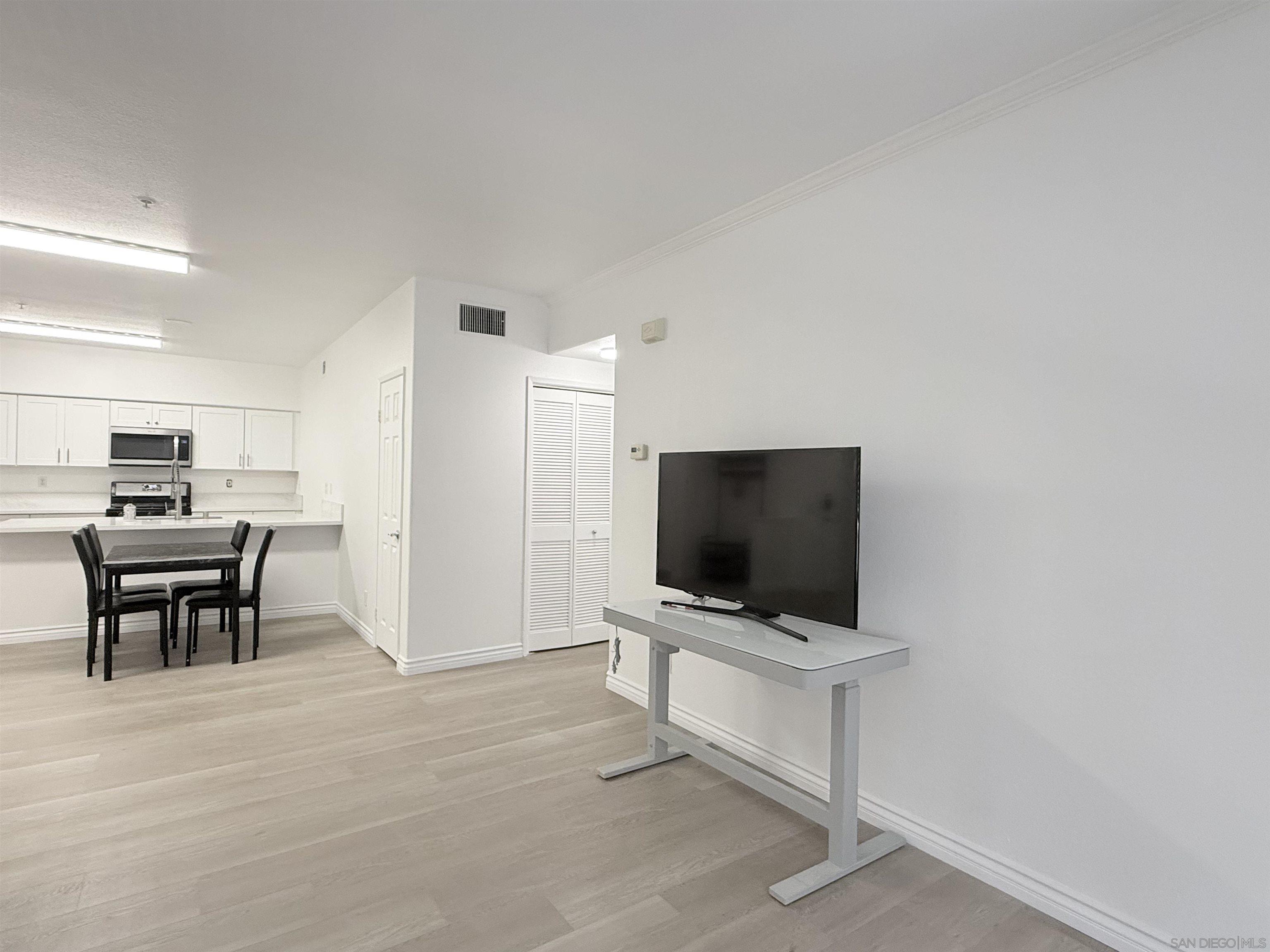 Detail Gallery Image 6 of 17 For 12360  Carmel Country Rd  B202, San Diego,  CA 92130 - 3 Beds | 2 Baths