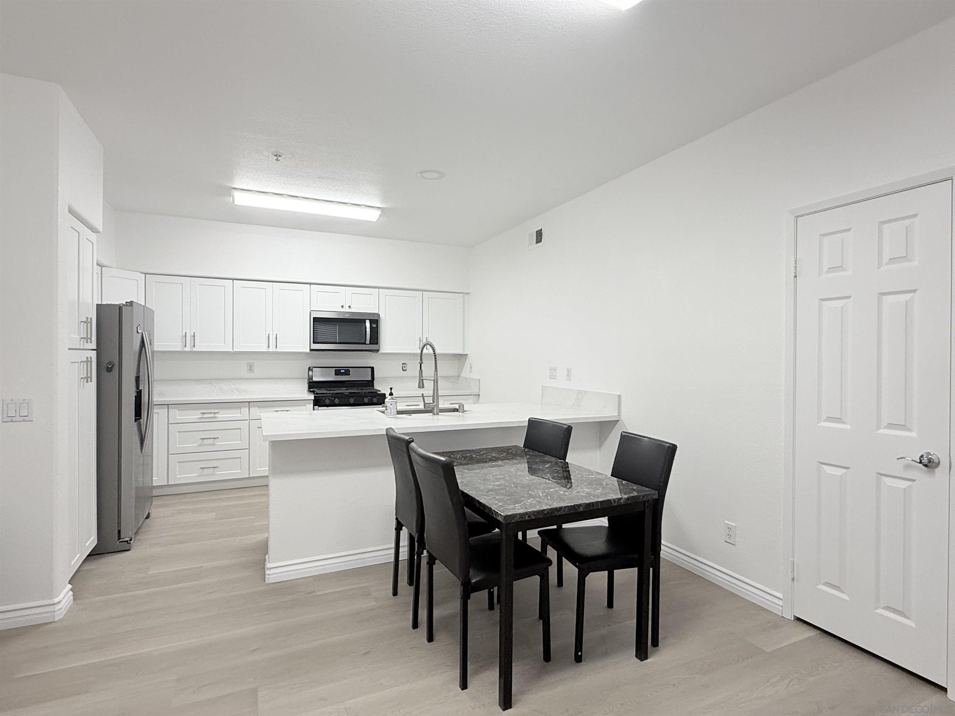 Detail Gallery Image 9 of 17 For 12360  Carmel Country Rd  B202, San Diego,  CA 92130 - 3 Beds | 2 Baths