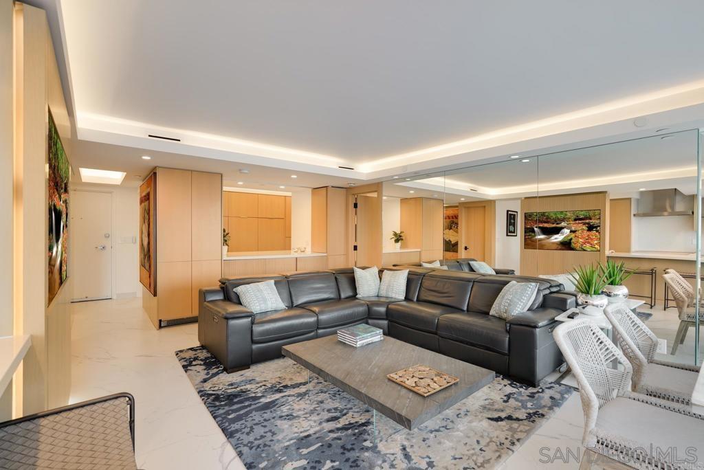 Detail Gallery Image 4 of 6 For 1810  Avenida Del Mundo  602, Coronado,  CA 92118 - 2 Beds | 2/1 Baths