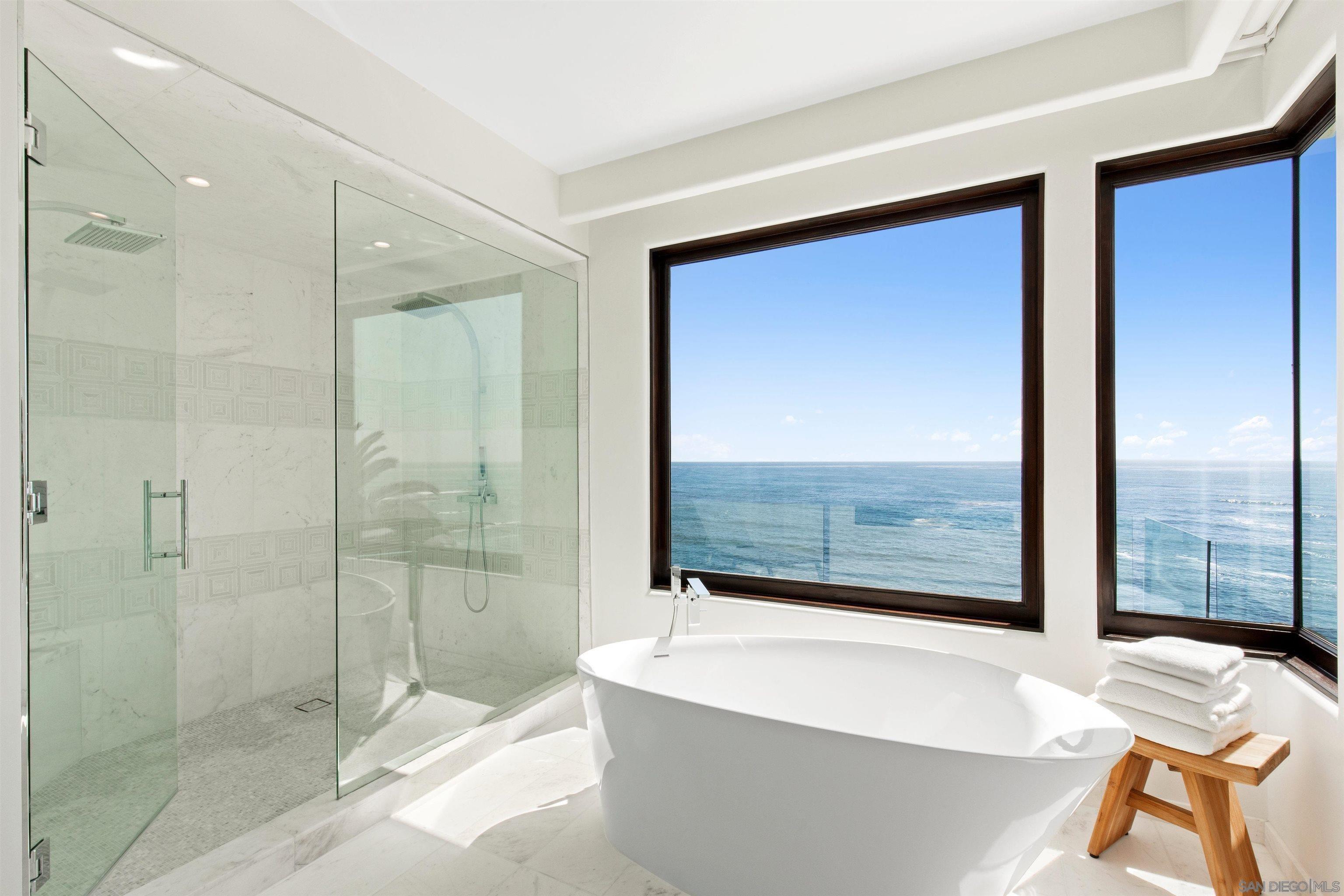 Detail Gallery Image 7 of 21 For 5850  Camino De La Costa, La Jolla,  CA 92037 - 4 Beds | 4/1 Baths