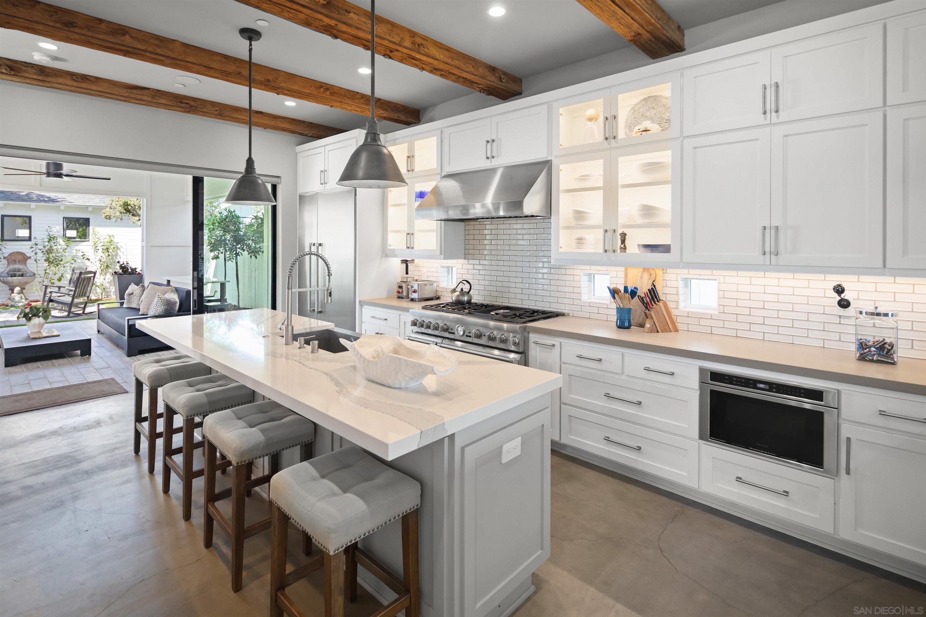 Detail Gallery Image 21 of 72 For 218  J Ave, Coronado,  CA 92118 - 3 Beds | 2/1 Baths