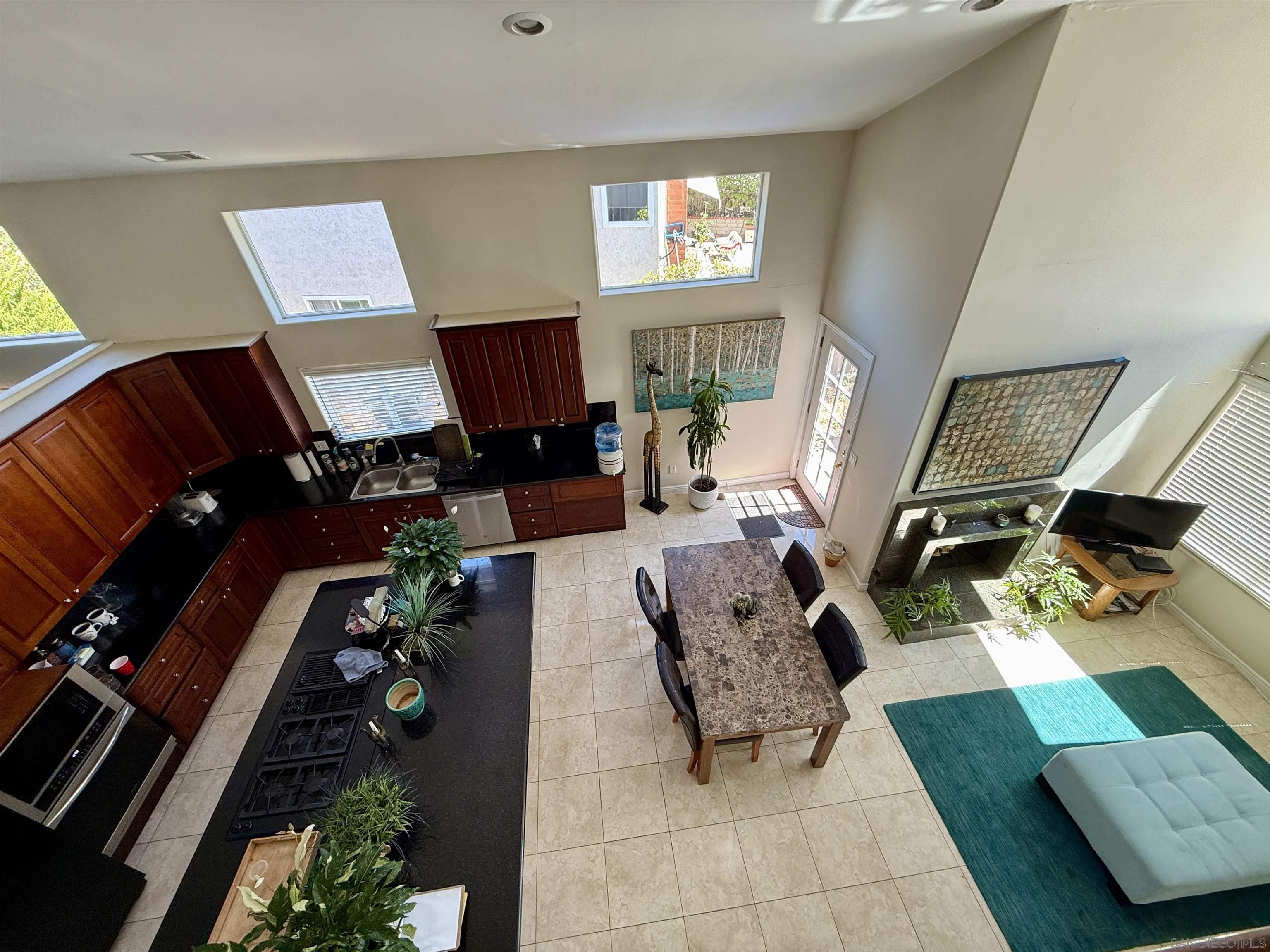 Detail Gallery Image 2 of 25 For 12665  Sundance Ave, San Diego,  CA 92129 - 7 Beds | 4 Baths