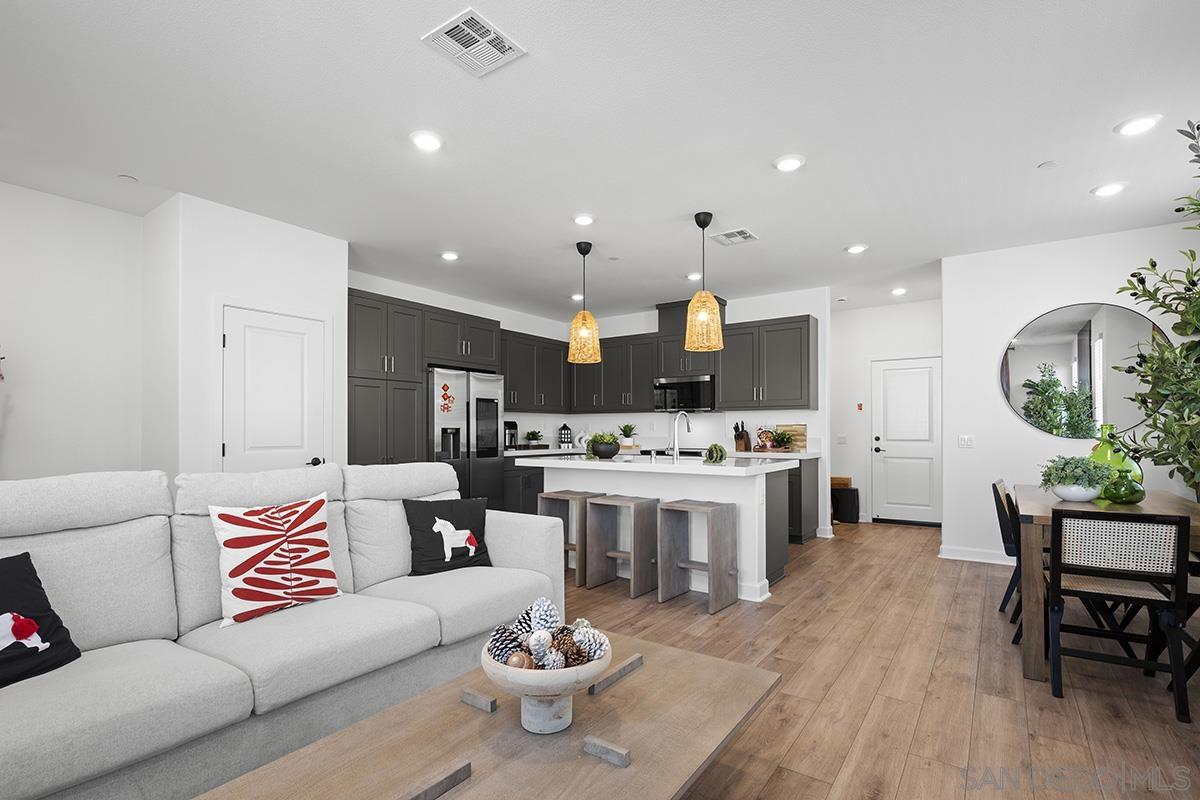 Detail Gallery Image 5 of 60 For 763  Makani St  6, Chula Vista,  CA 91911 - 4 Beds | 2/1 Baths