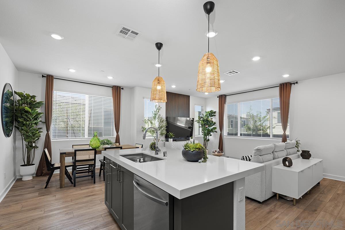 Detail Gallery Image 7 of 60 For 763  Makani St  6, Chula Vista,  CA 91911 - 4 Beds | 2/1 Baths