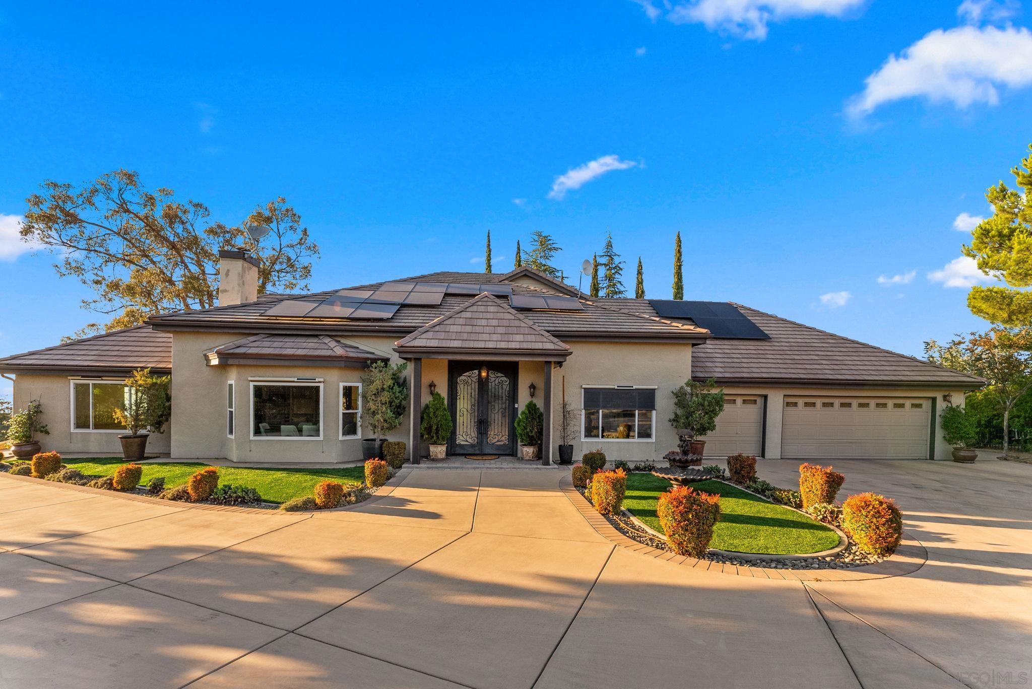 Detail Gallery Image 6 of 12 For 29059  Meadow Glen Way W, Escondido,  CA 92026 - 4 Beds | 3 Baths