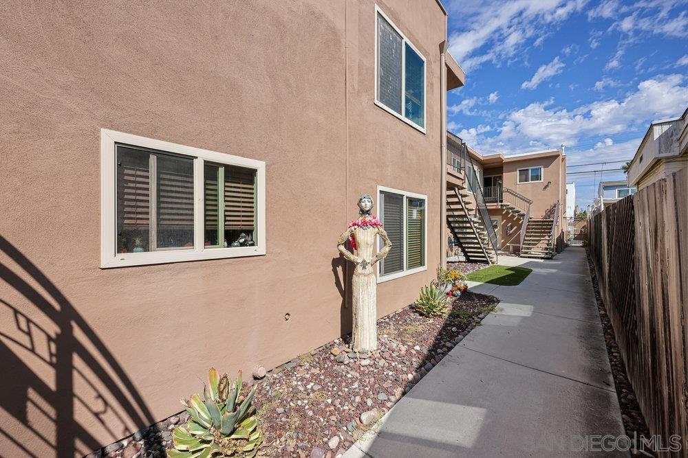 Detail Gallery Image 4 of 34 For 4629  Bancroft St., San Diego,  CA 92116 - – Beds | – Baths