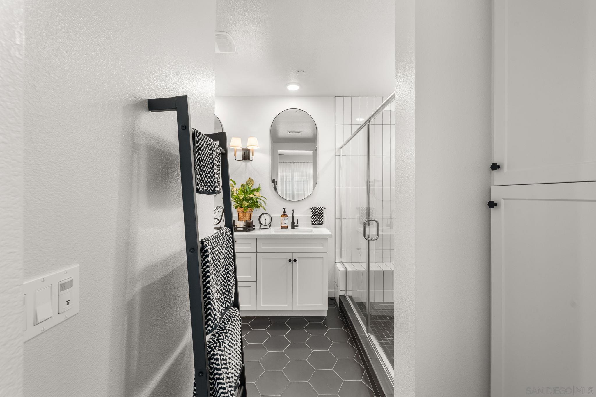 Detail Gallery Image 13 of 43 For 3001  Bravo Loop  #2,  Chula Vista,  CA 91915 - 3 Beds | 2 Baths